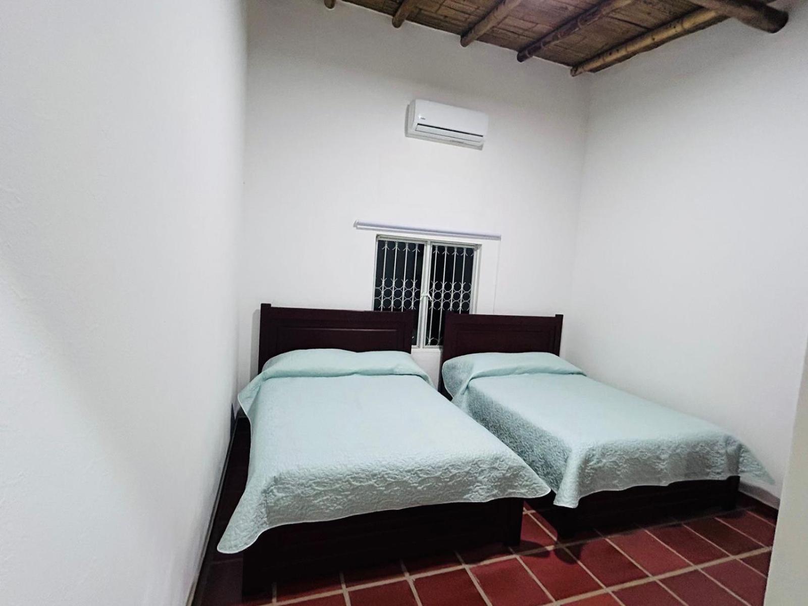 Six-Bedroom House photo 1
