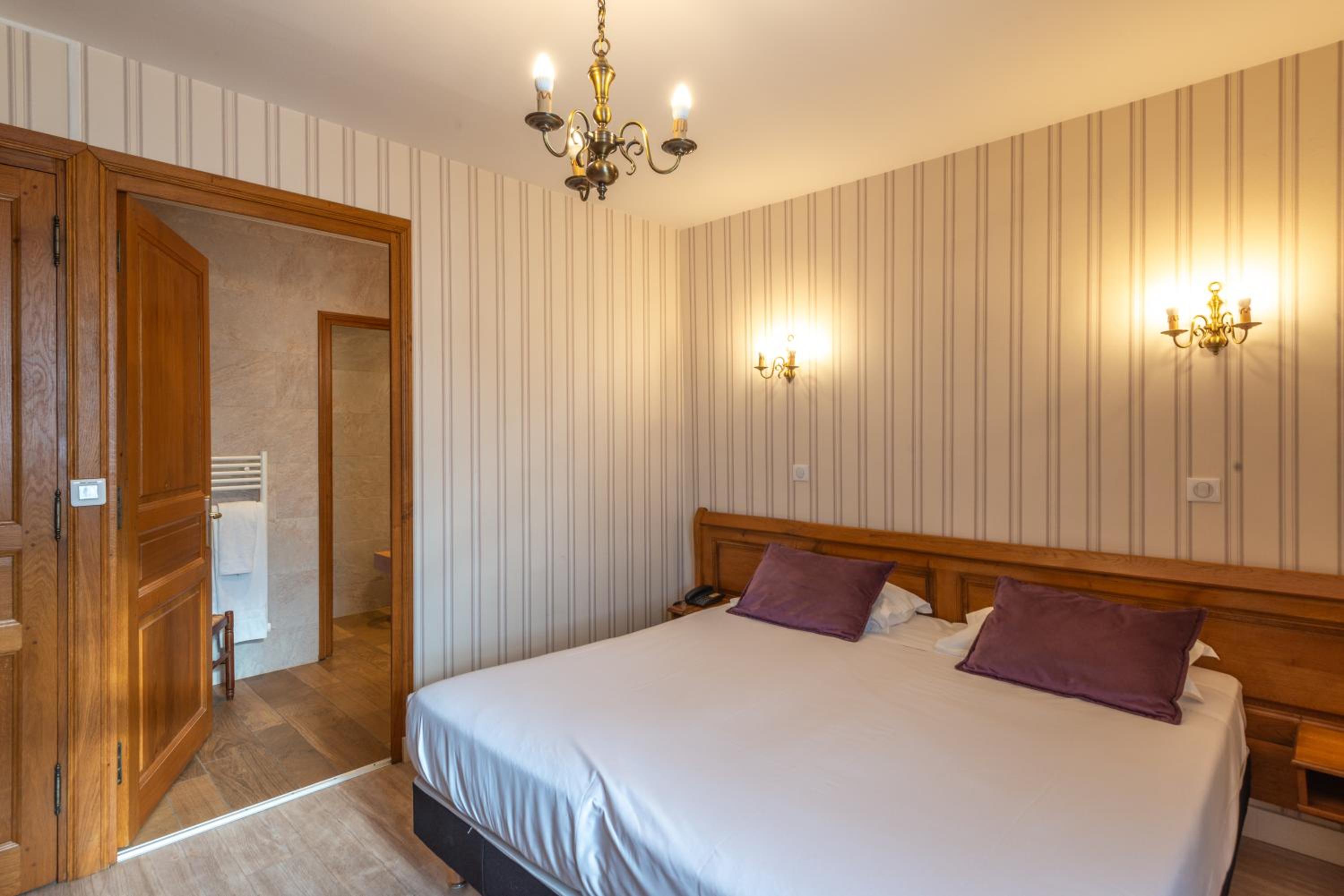 Standard Double Room - Photo 5