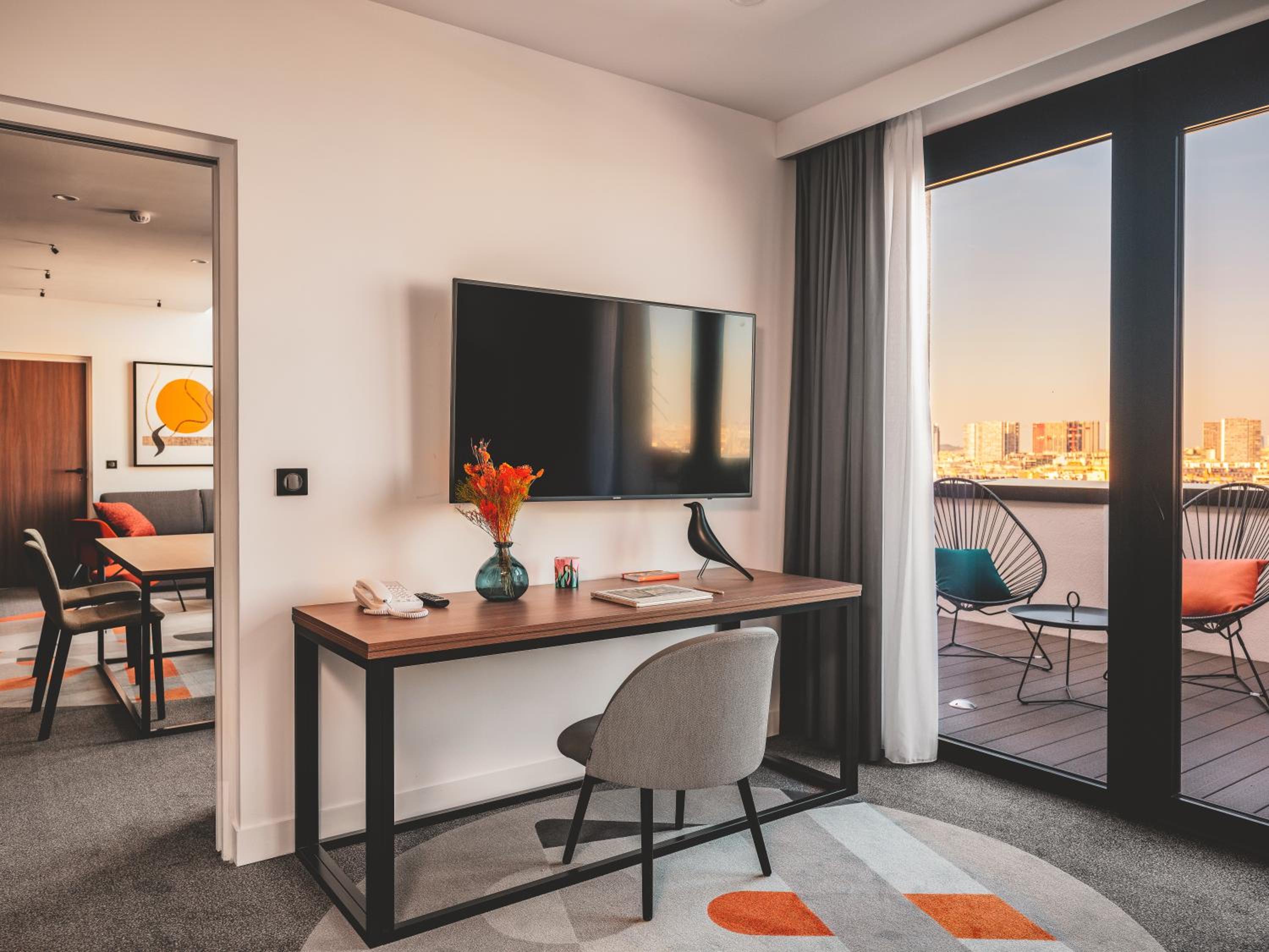 Executive Suite: One Double Bed and One DoubleSofa  Bed, Eiffel Tower View