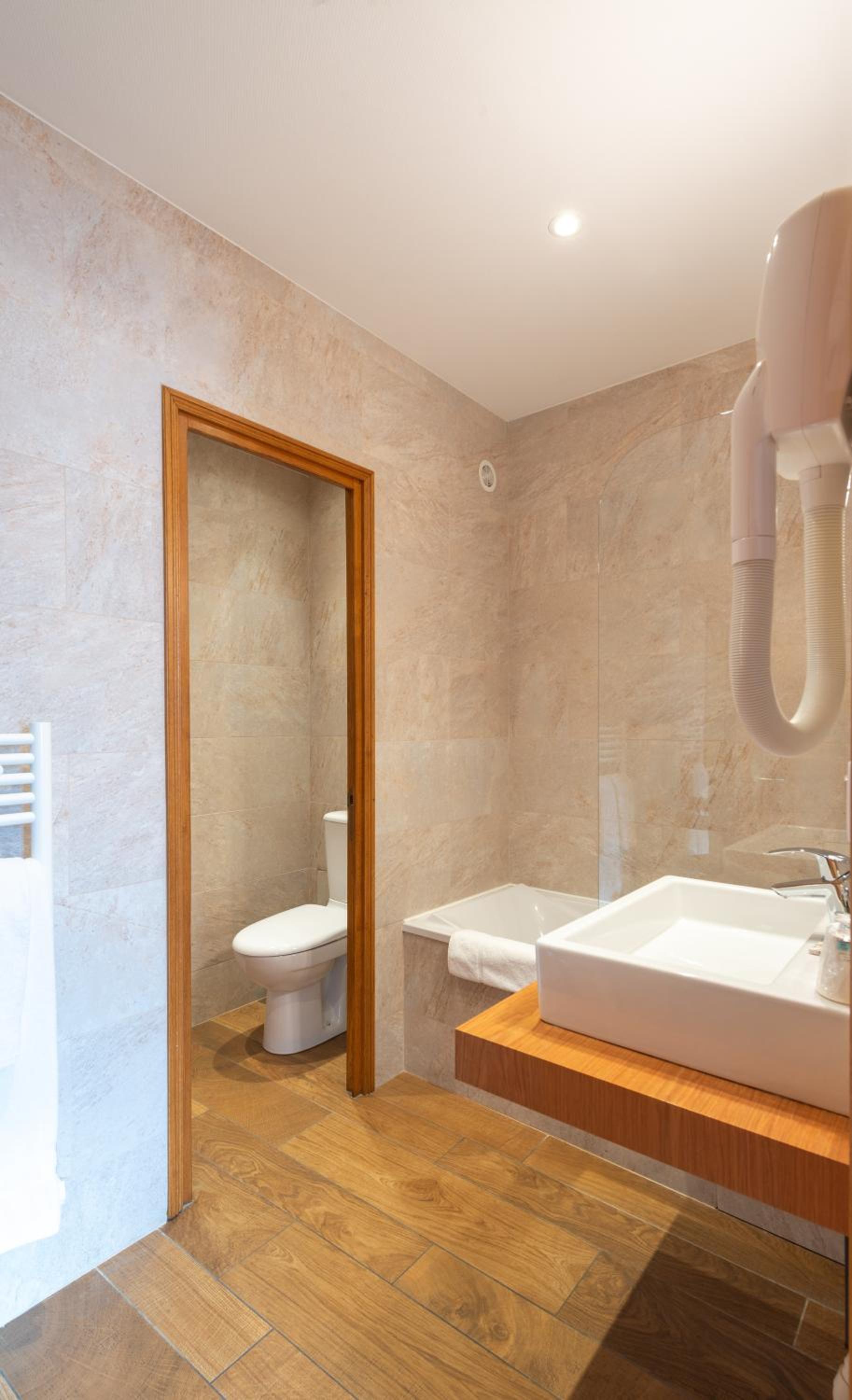 Standard Double Room - Photo 4