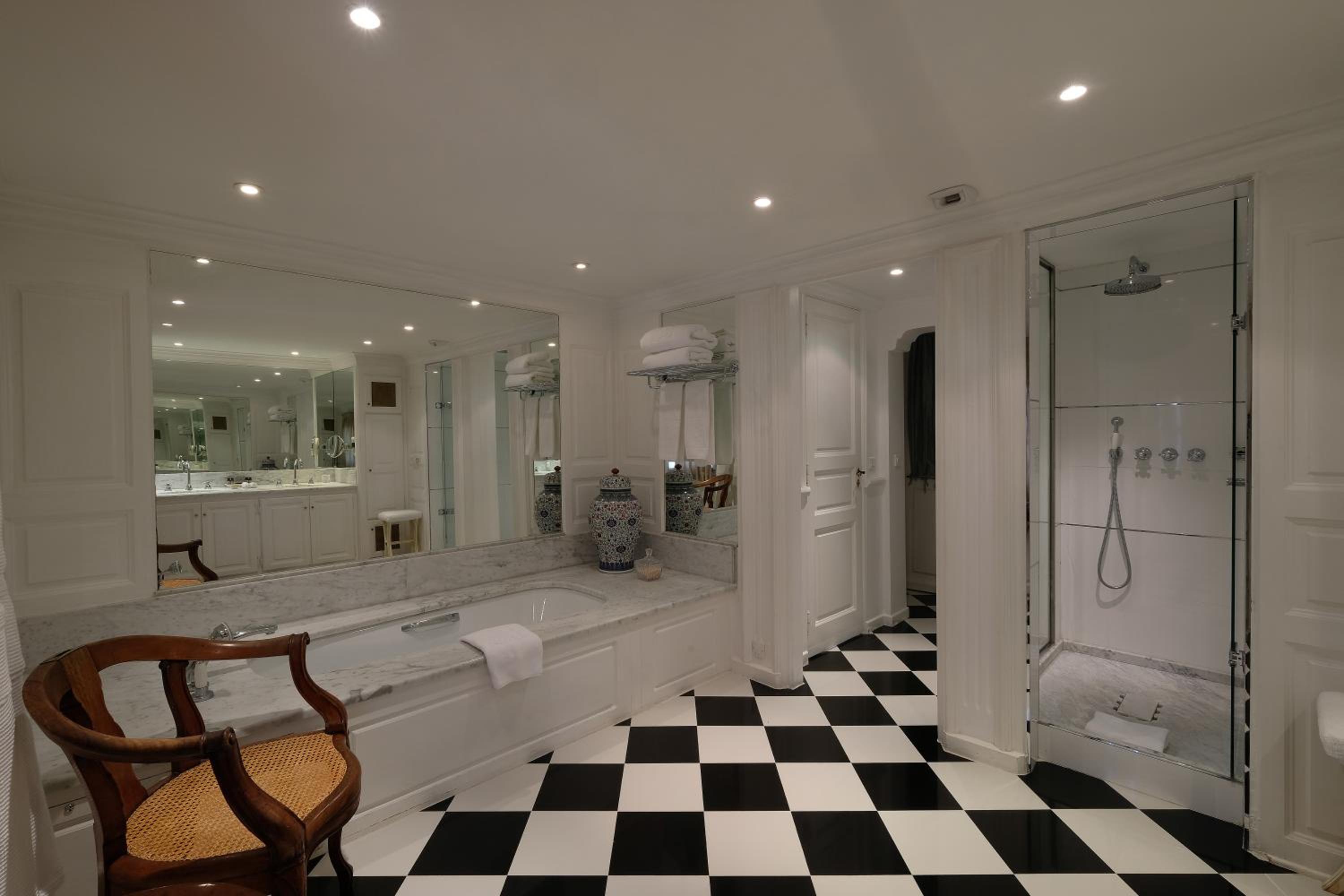 Suite with Hot Tub