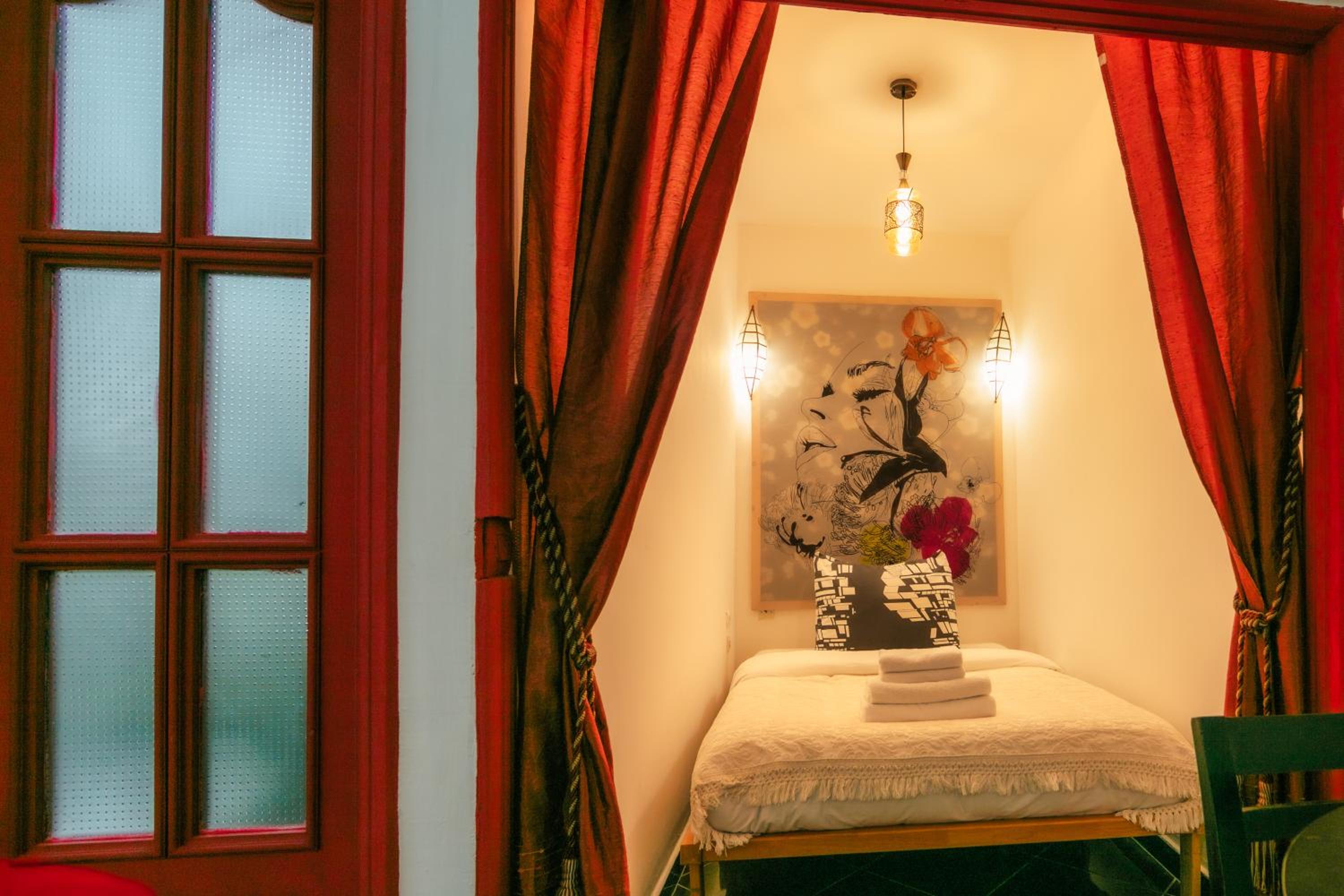 Deluxe Junior Suite - Photo 9