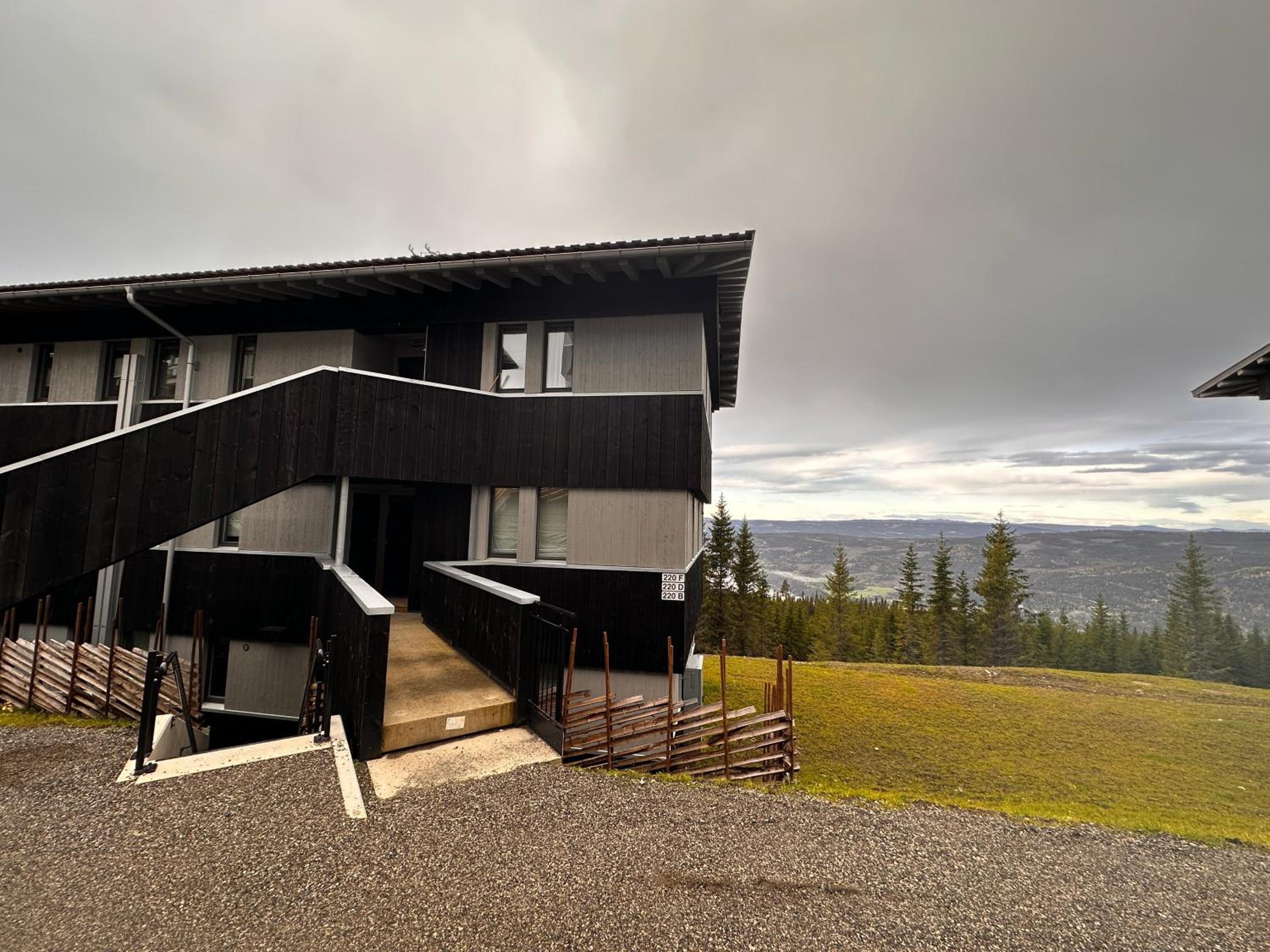Four-Bedroom House photo 2