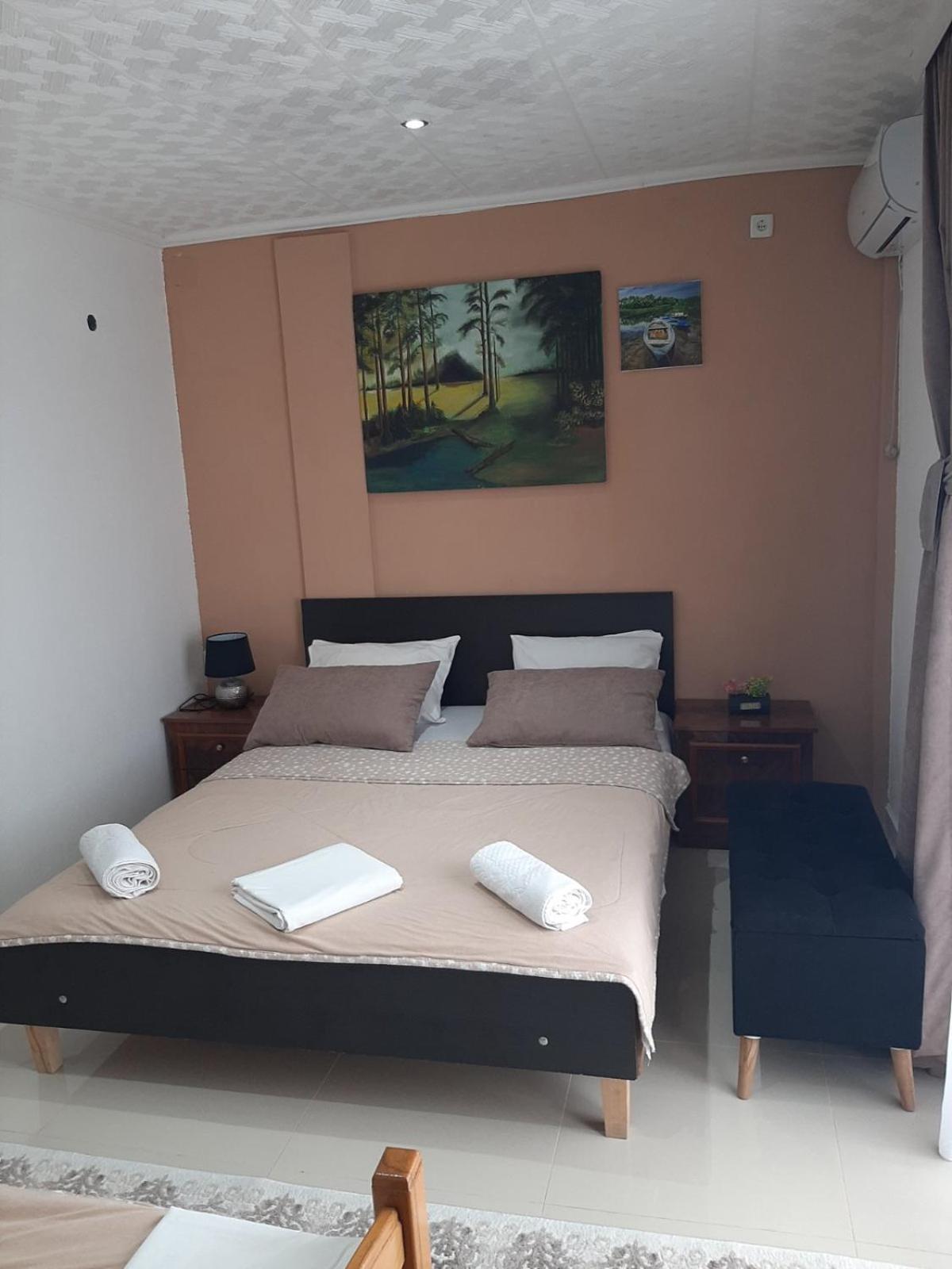 Deluxe Family Room photo 2
