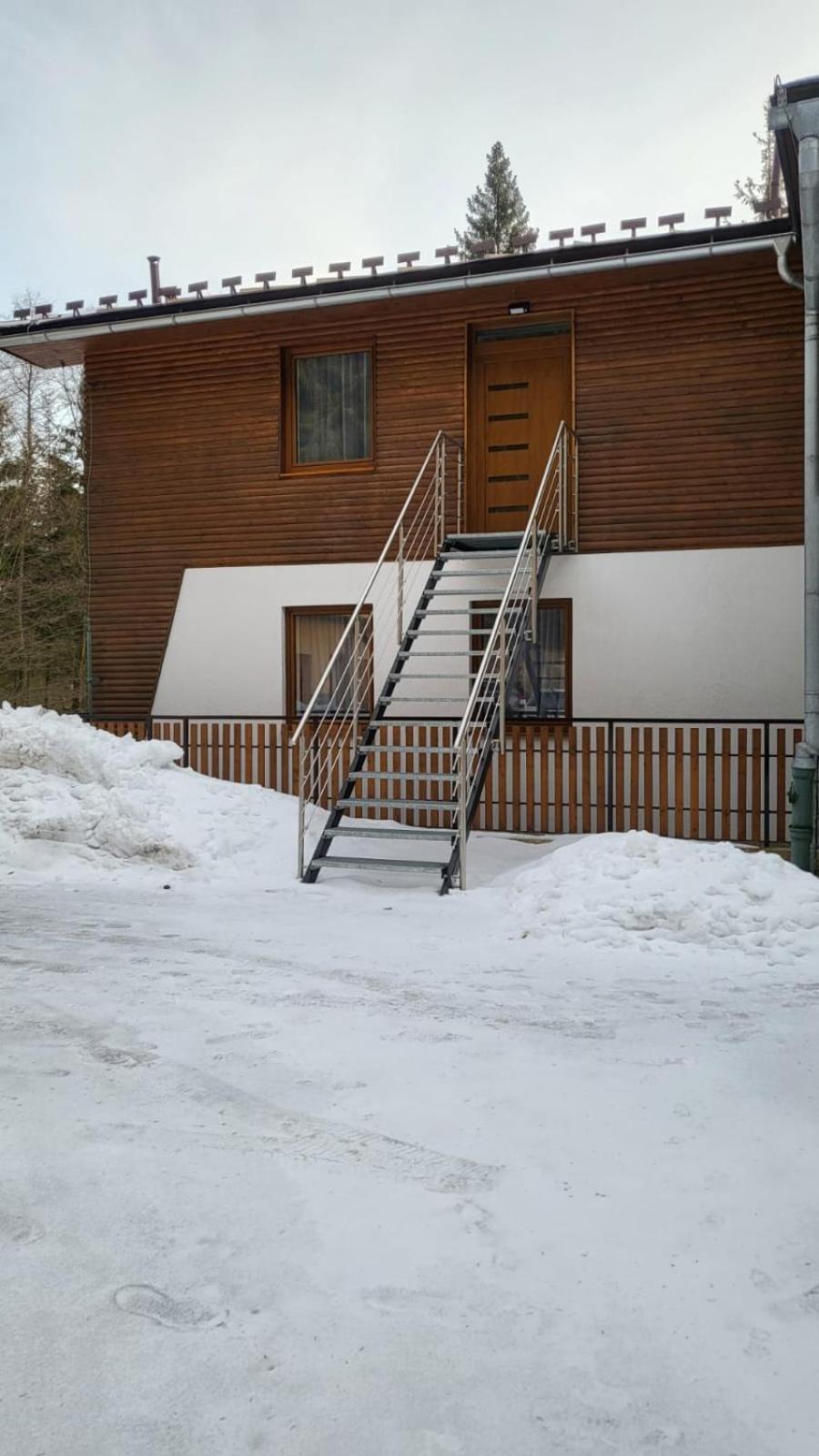 Apartment with Balcony - Photo 11