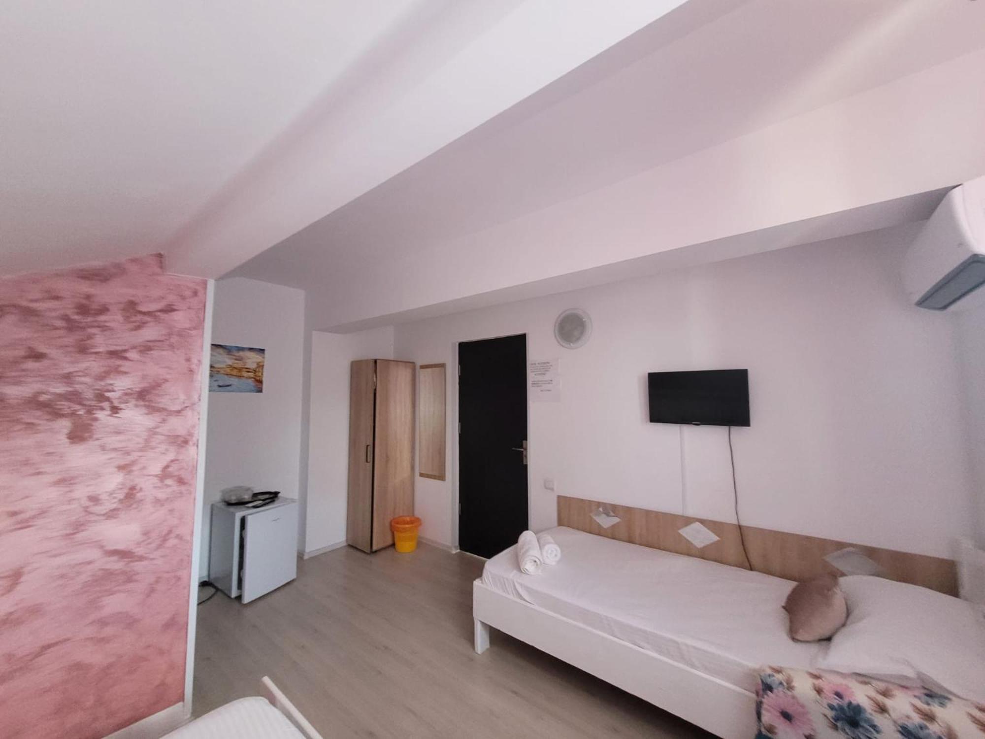 Triple Room with Private Bathroom photo 1