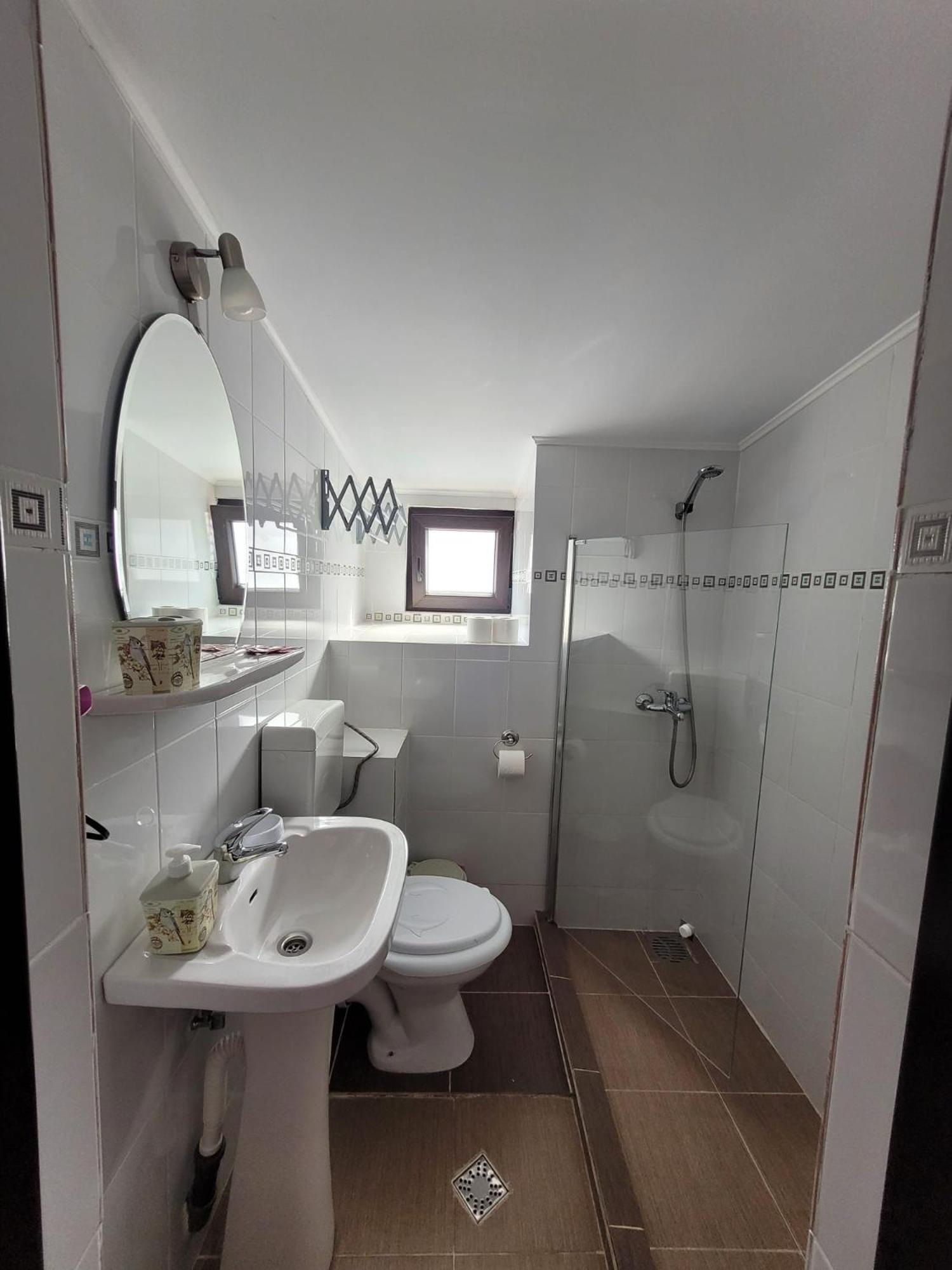 Triple Room with Private Bathroom photo 2
