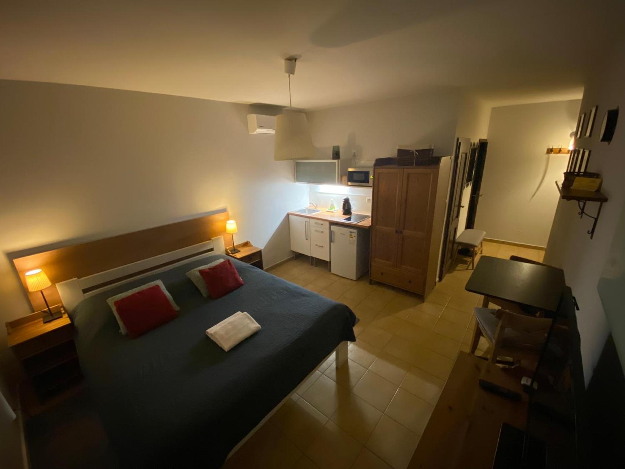 Studio Apartment - Photo 23