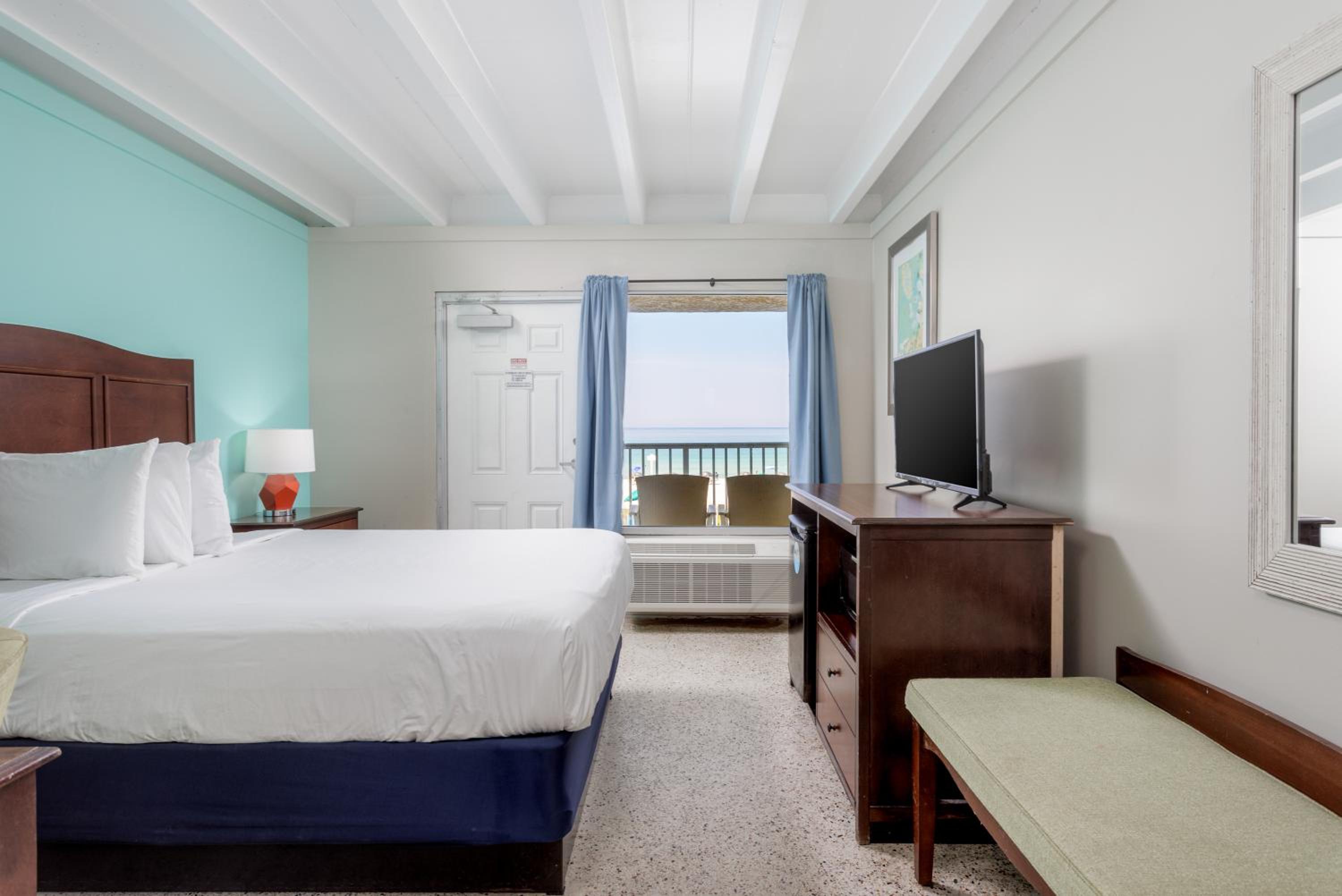 Deluxe Queen Room - Photo 2