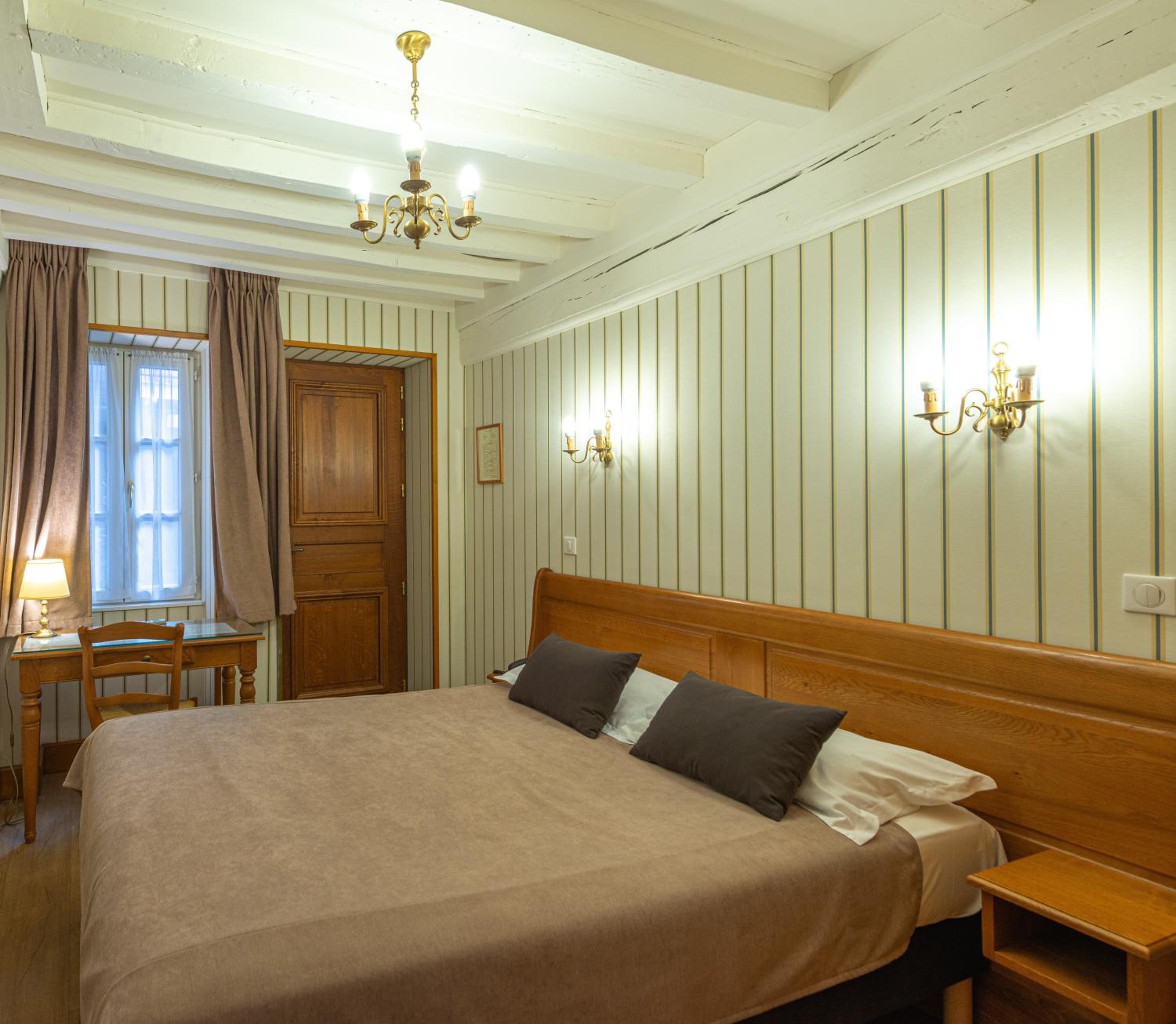 Standard Double Room - Photo 3