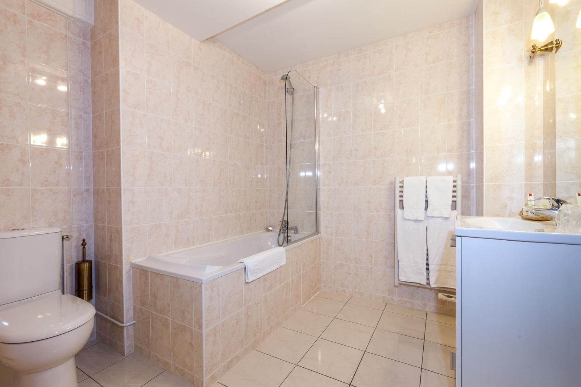 Standard Double Room - Photo 2