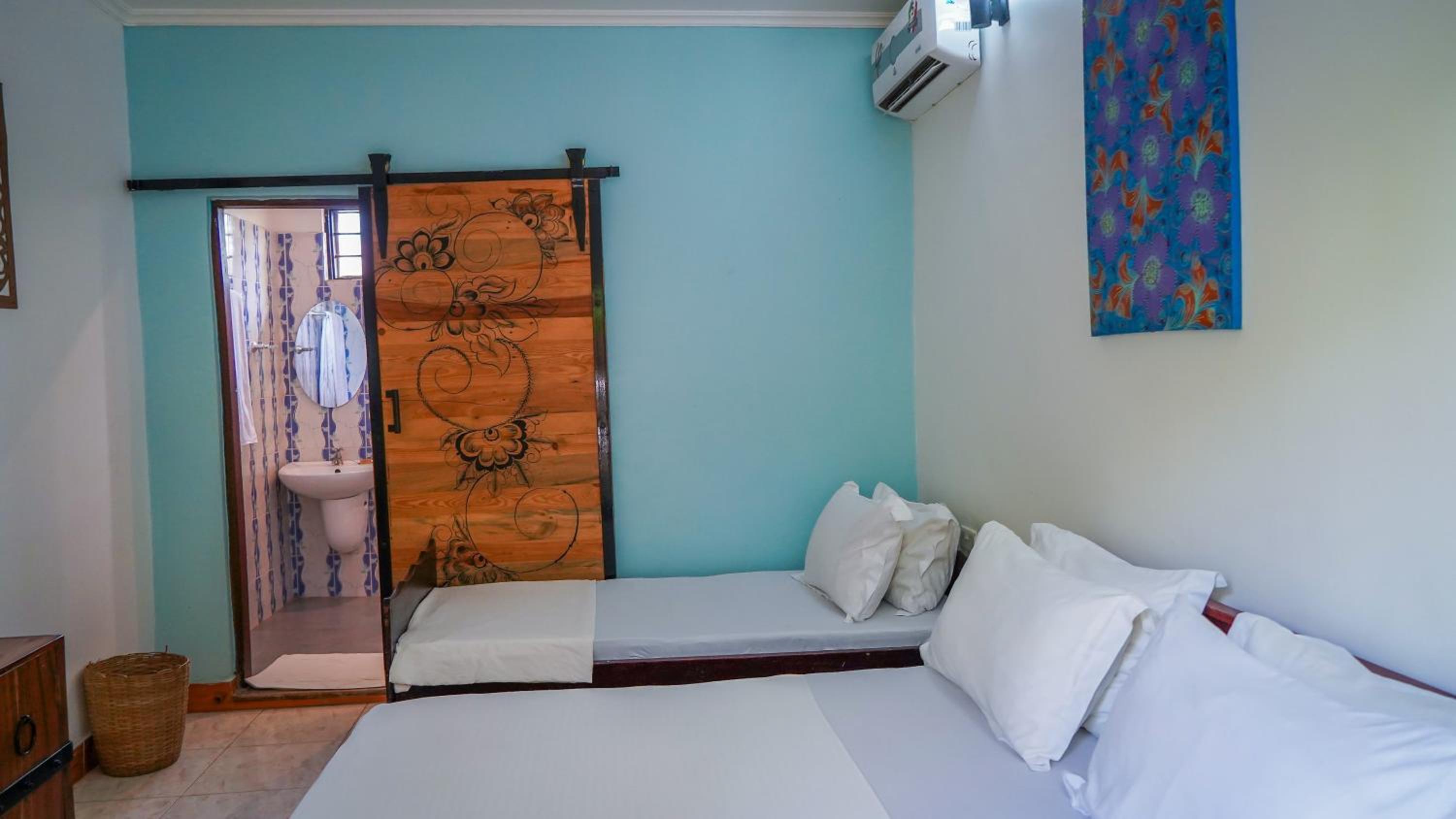 Double or Twin Room with Private Bathroom photo 2