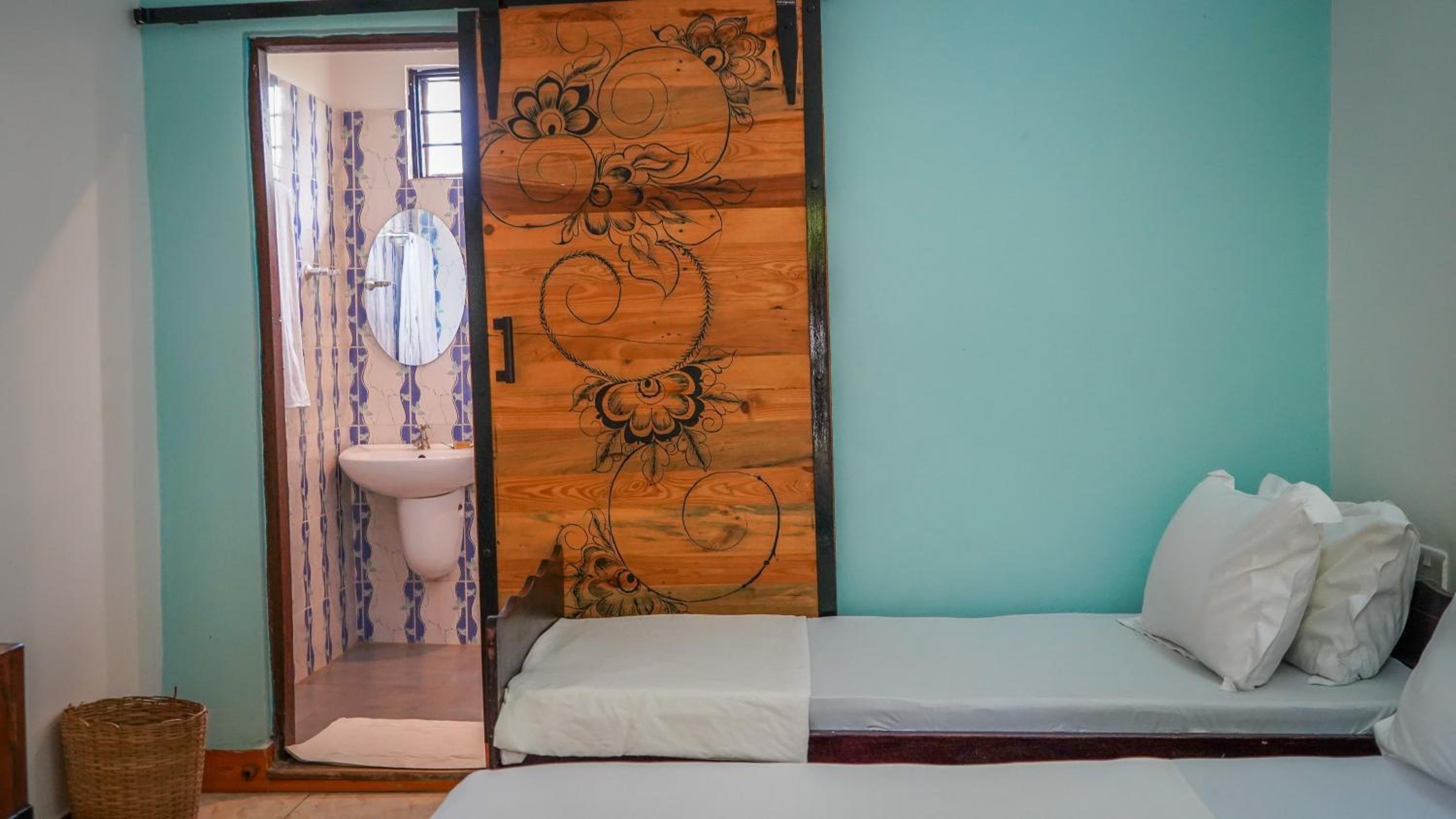 Double or Twin Room with Private Bathroom photo 3