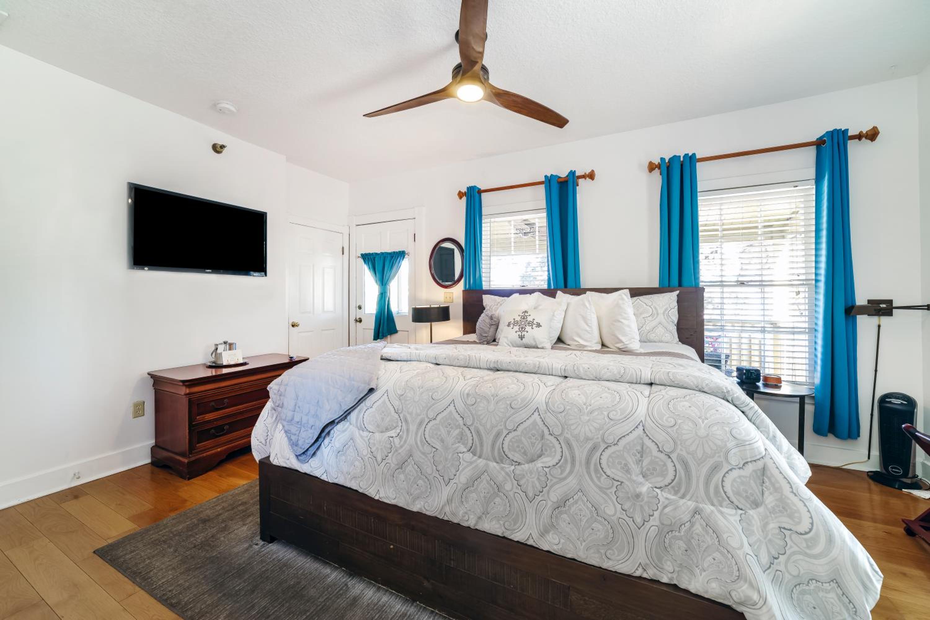 King Room with Balcony
