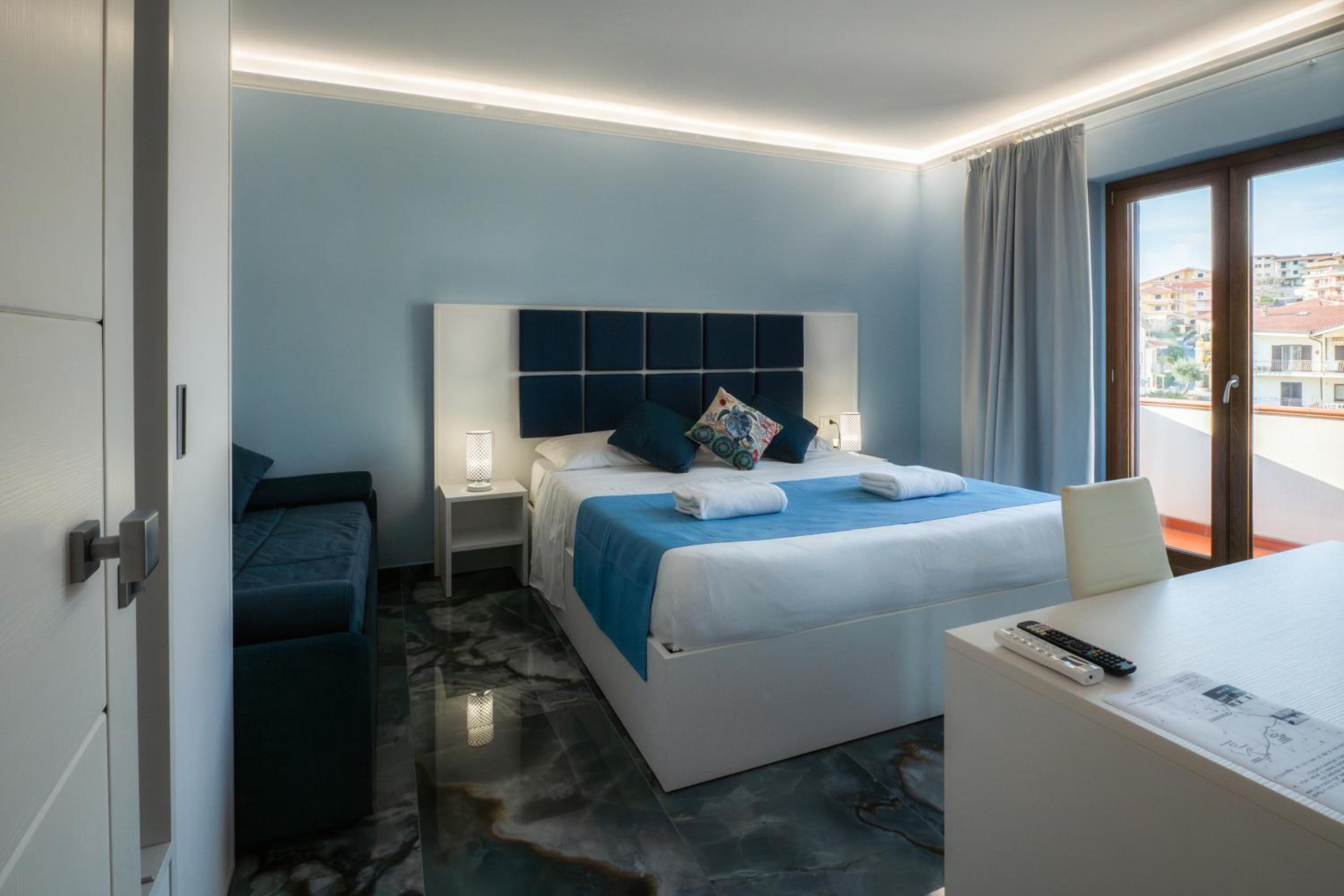 King Room with Balcony photo 3