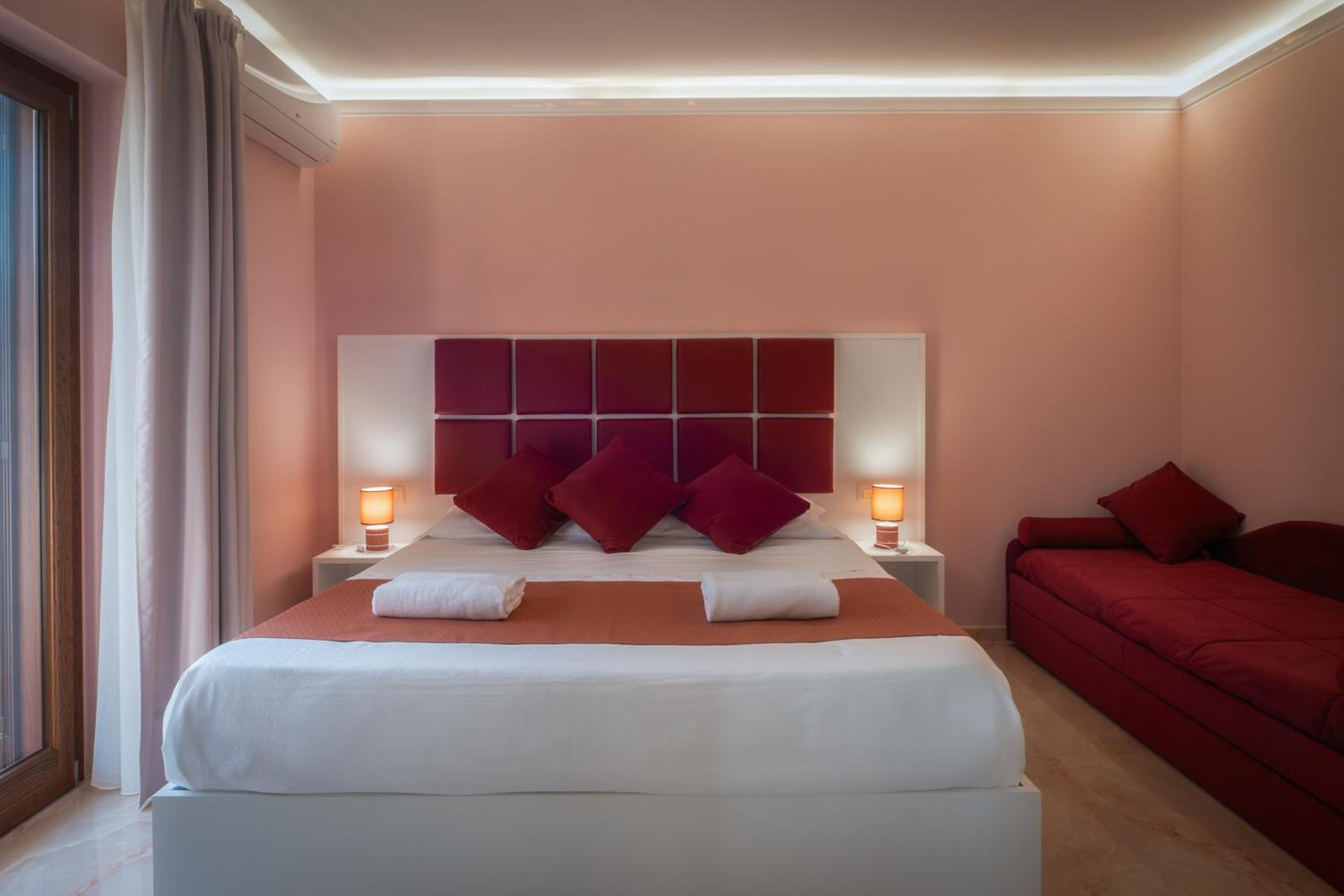 King Room with Balcony photo 1