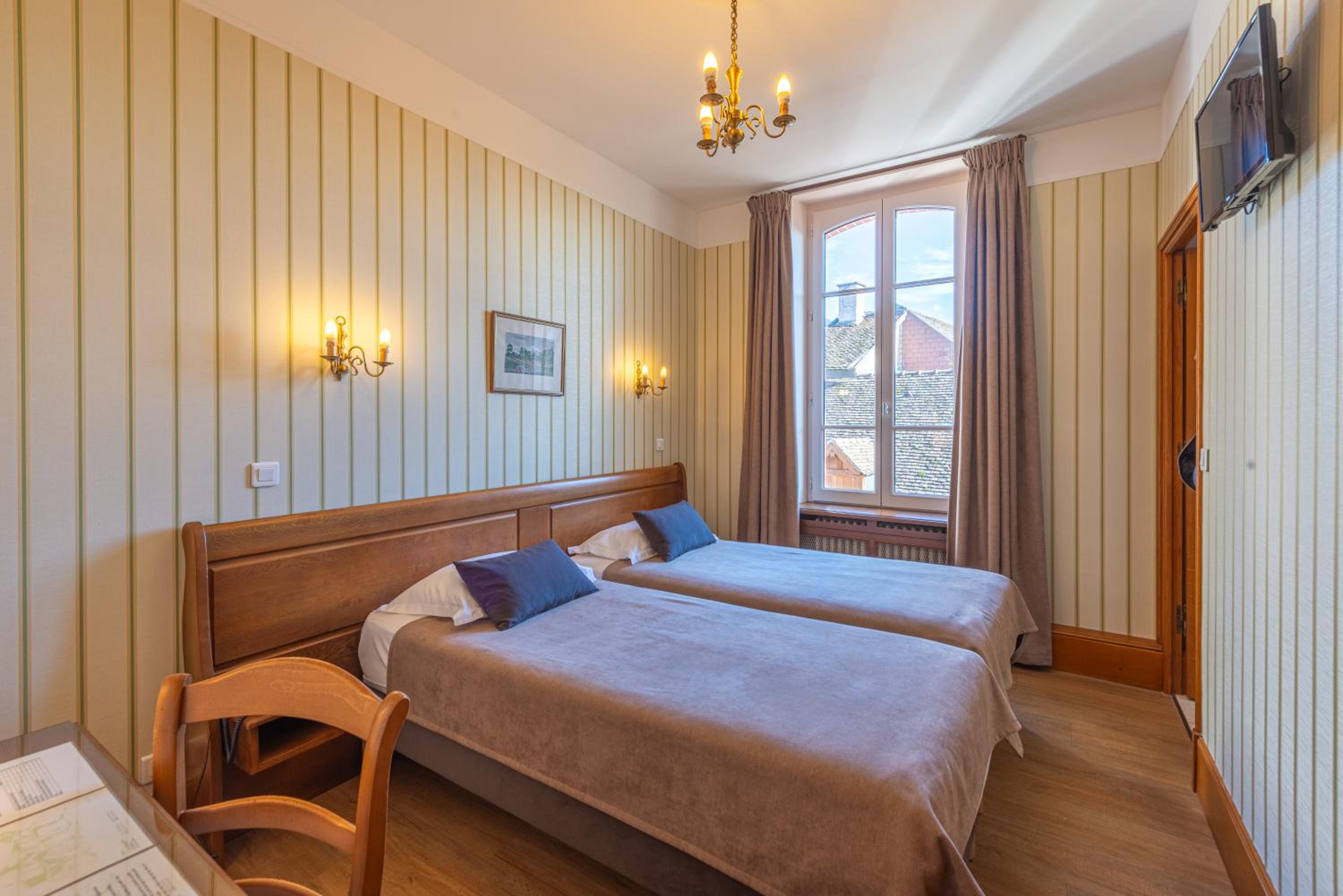Standard Twin Room - Photo 1