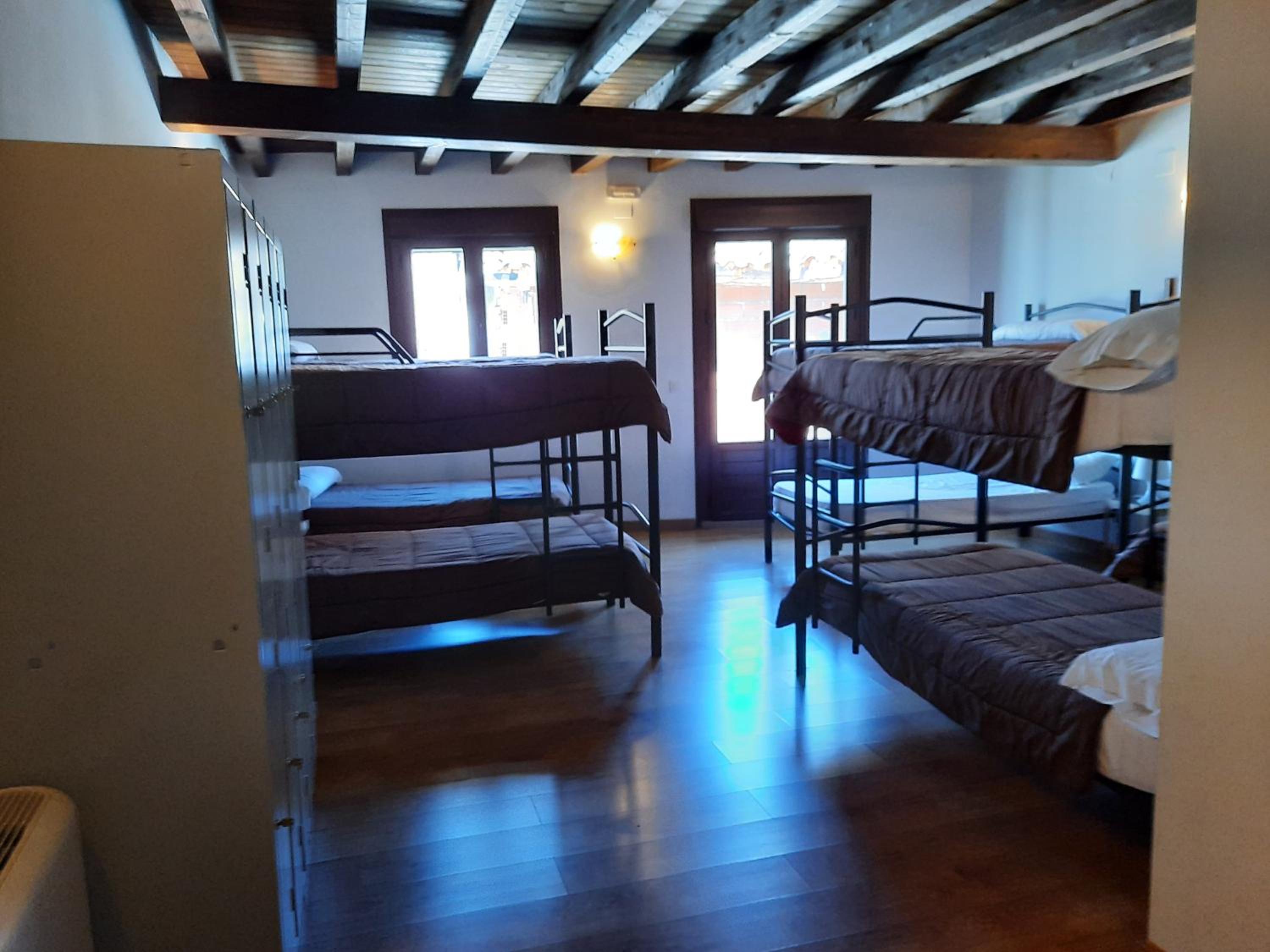 Bed in 10-Bed Mixed Dormitory Room photo 3
