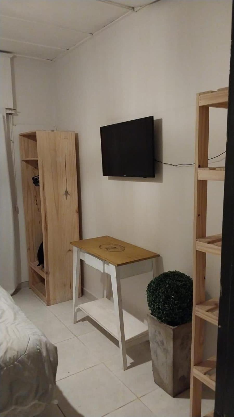 One-Bedroom House photo 1