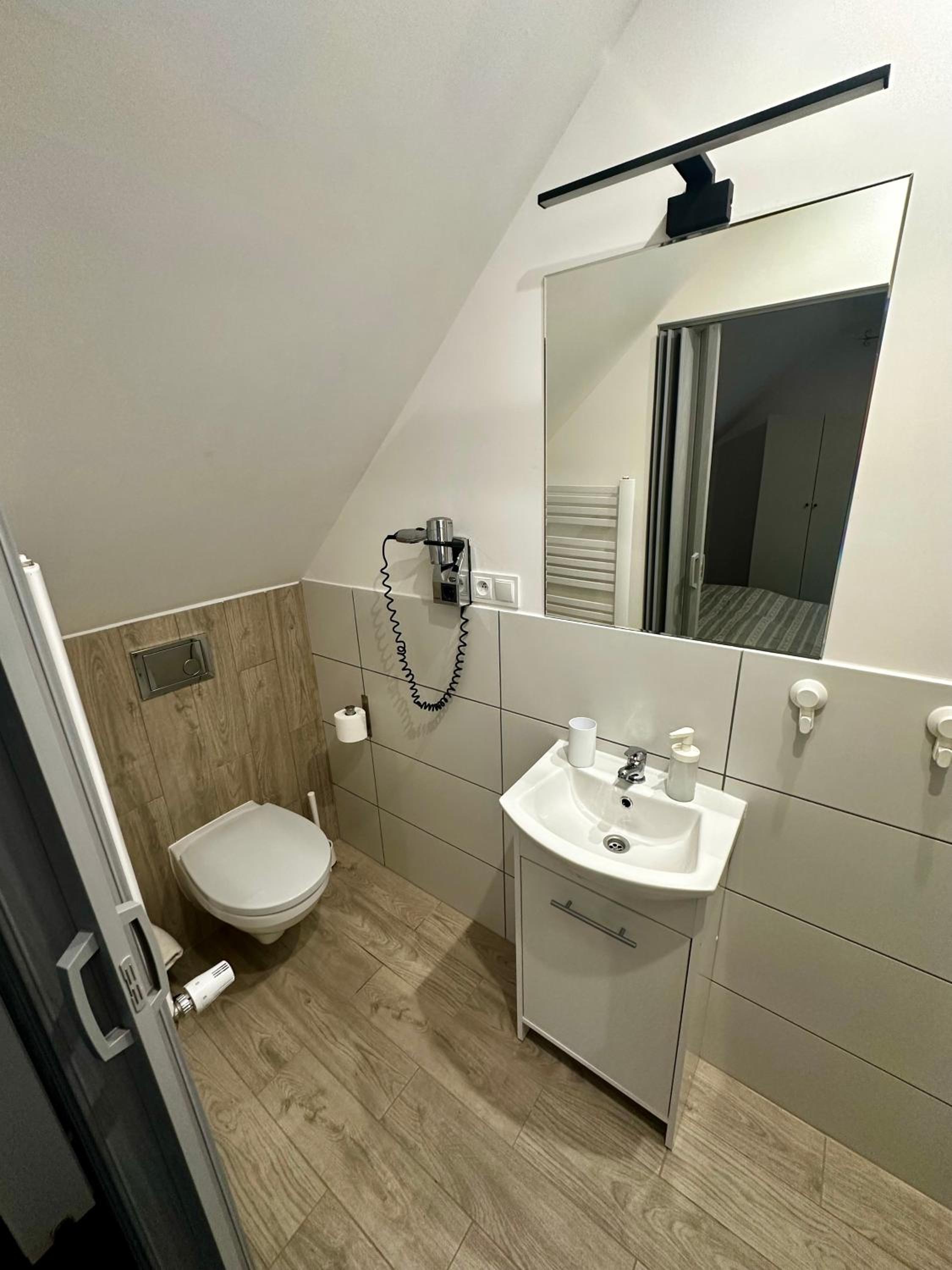 Double or Twin Room - Photo 12