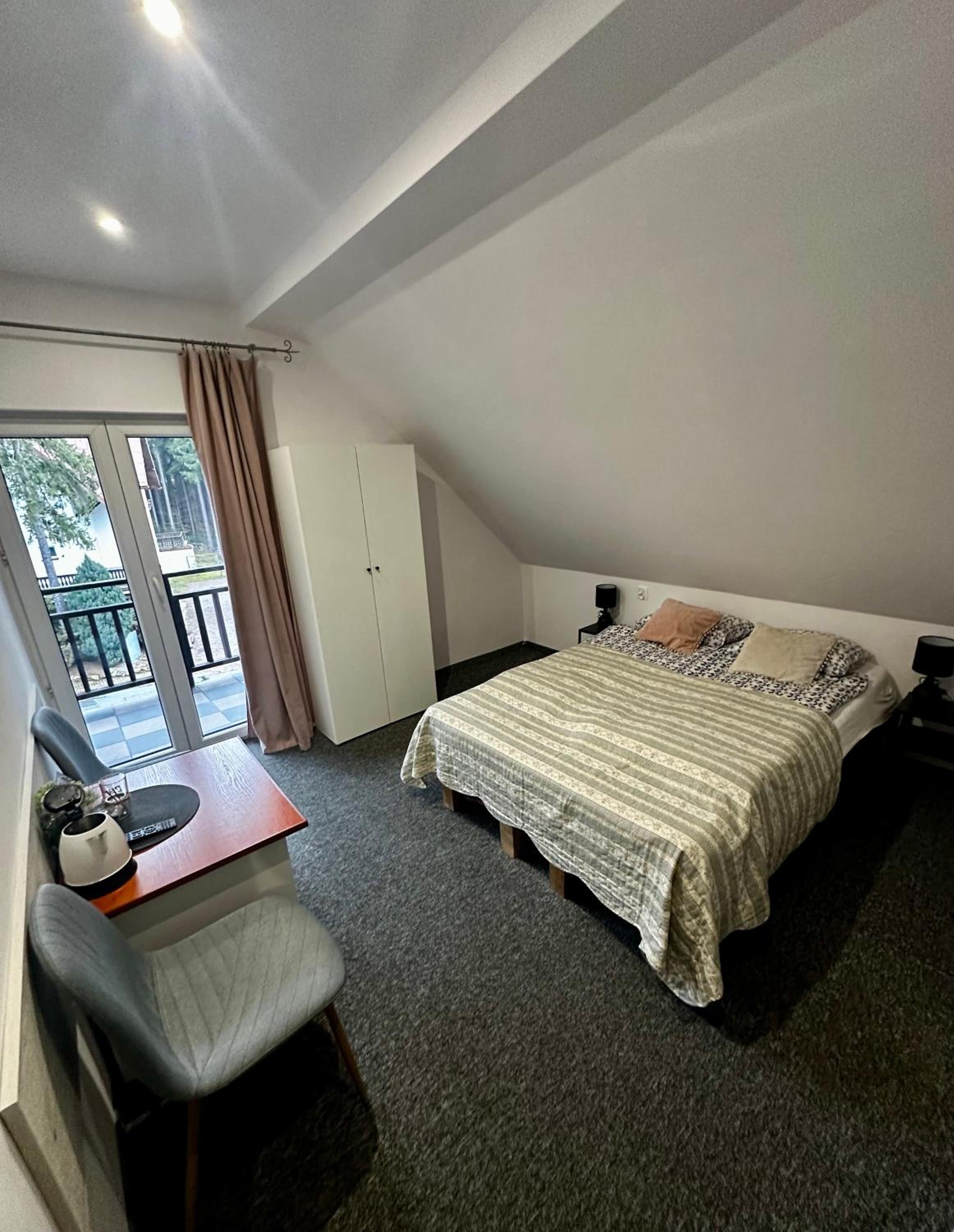 Double or Twin Room - Photo 14