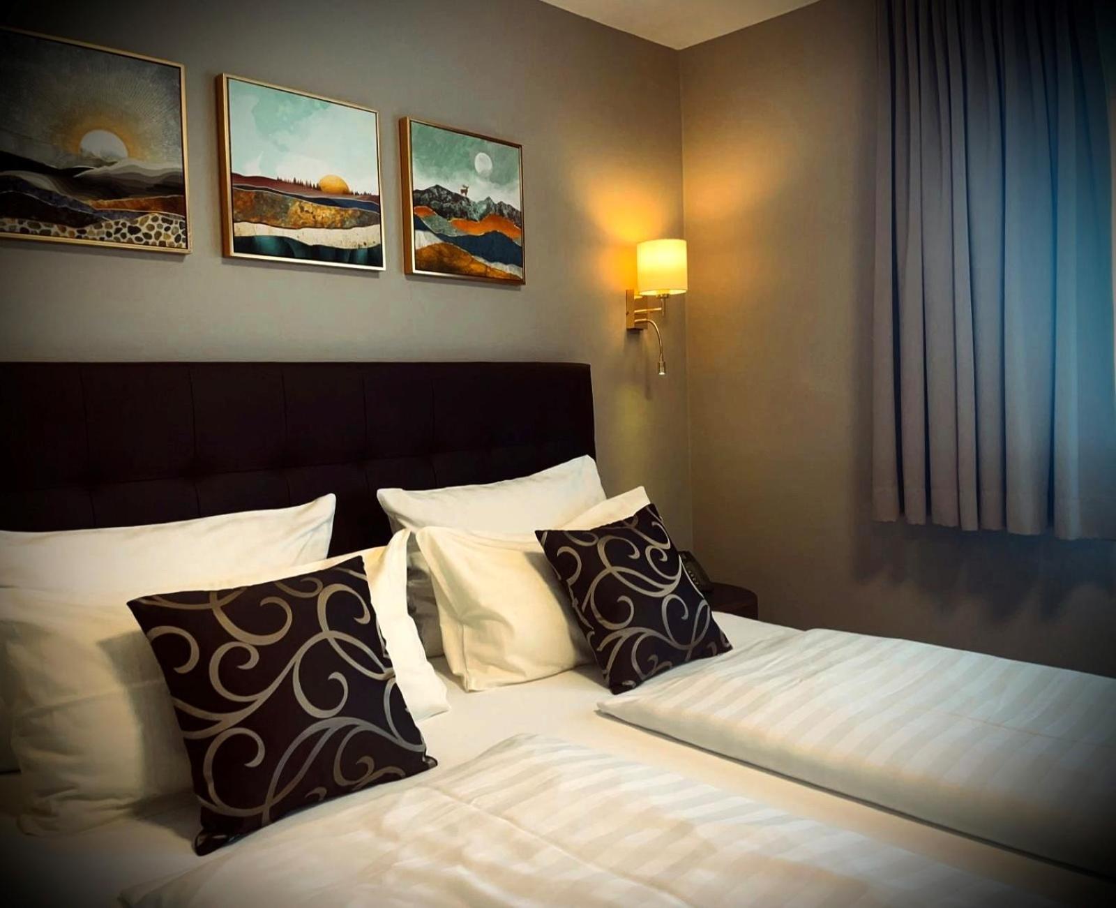 Double Room with Balcony - Photo 5