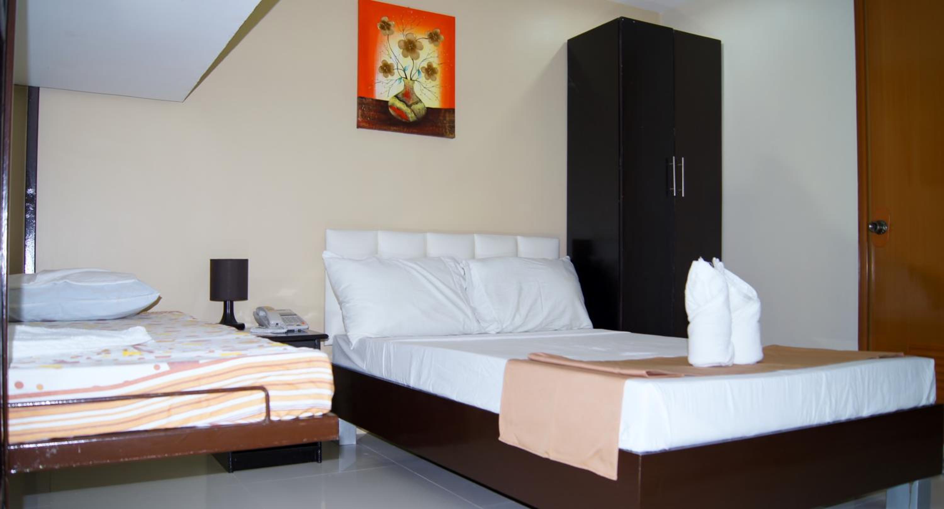 Small Family Room - Photo 1
