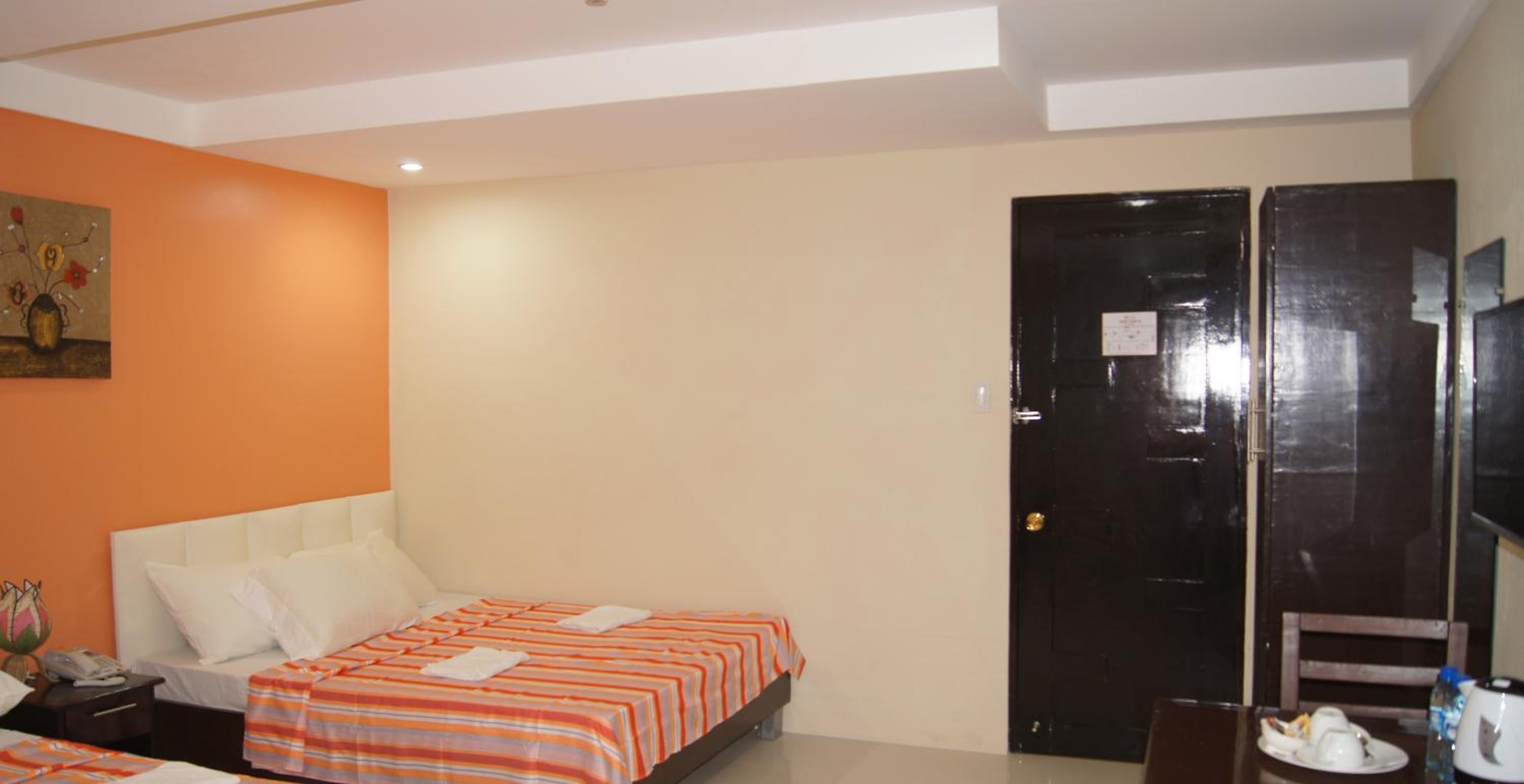 Medium Family Room - Photo 1