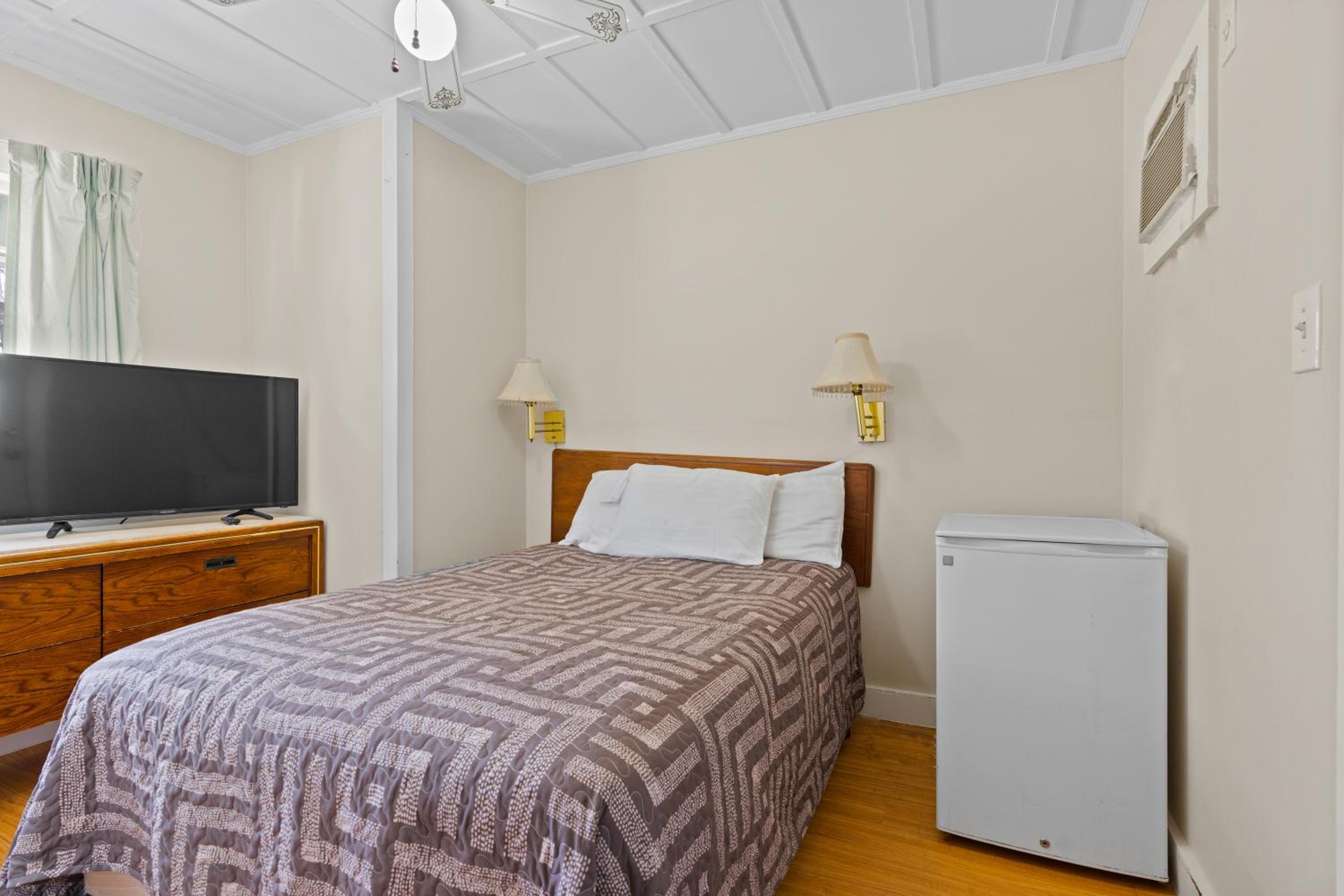Economy Double Room photo 1