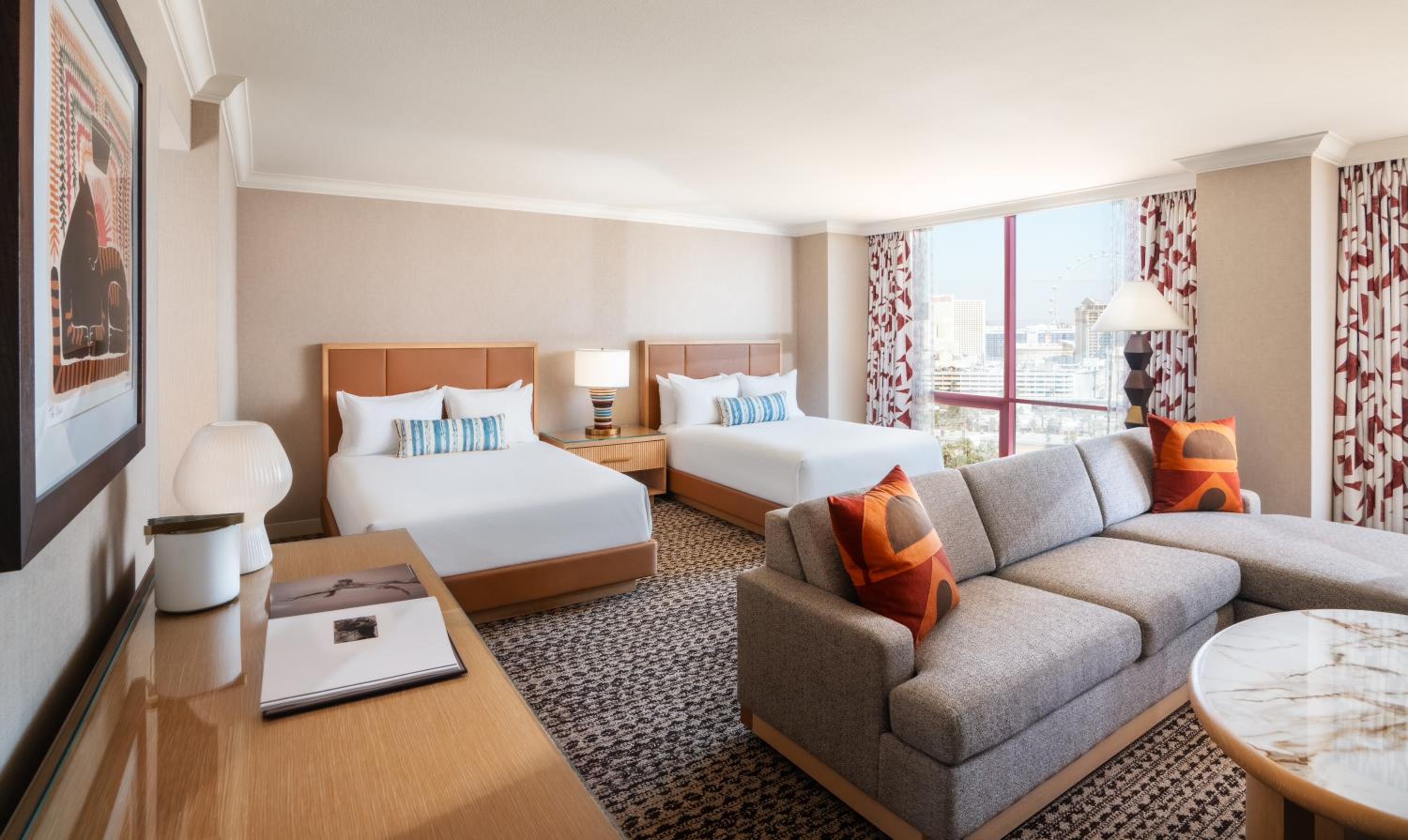 Remodeled 2 Queens Suite High Floor photo 1