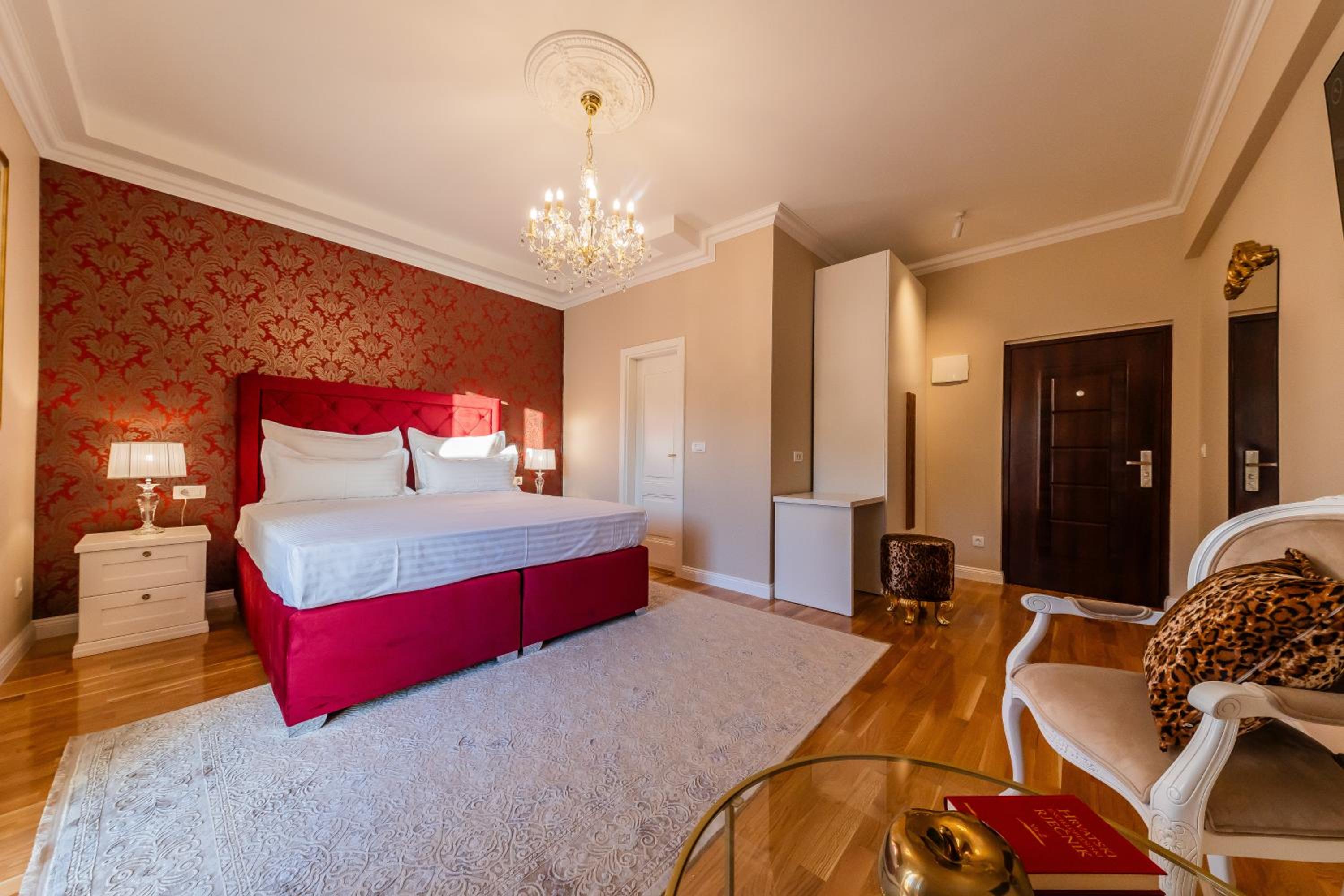 Deluxe Double Room with Balcony photo 1