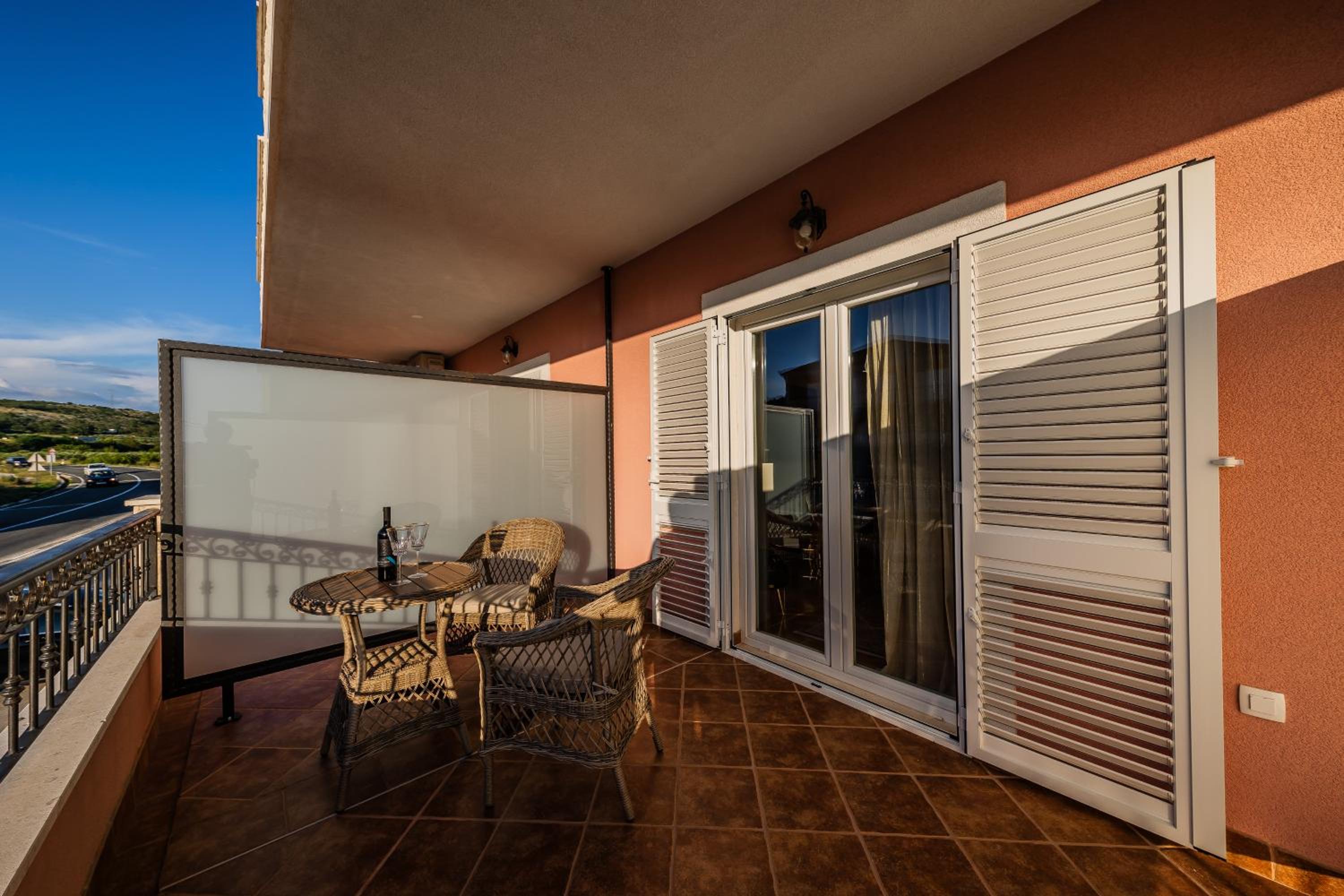 Deluxe Double Room with Balcony photo 3