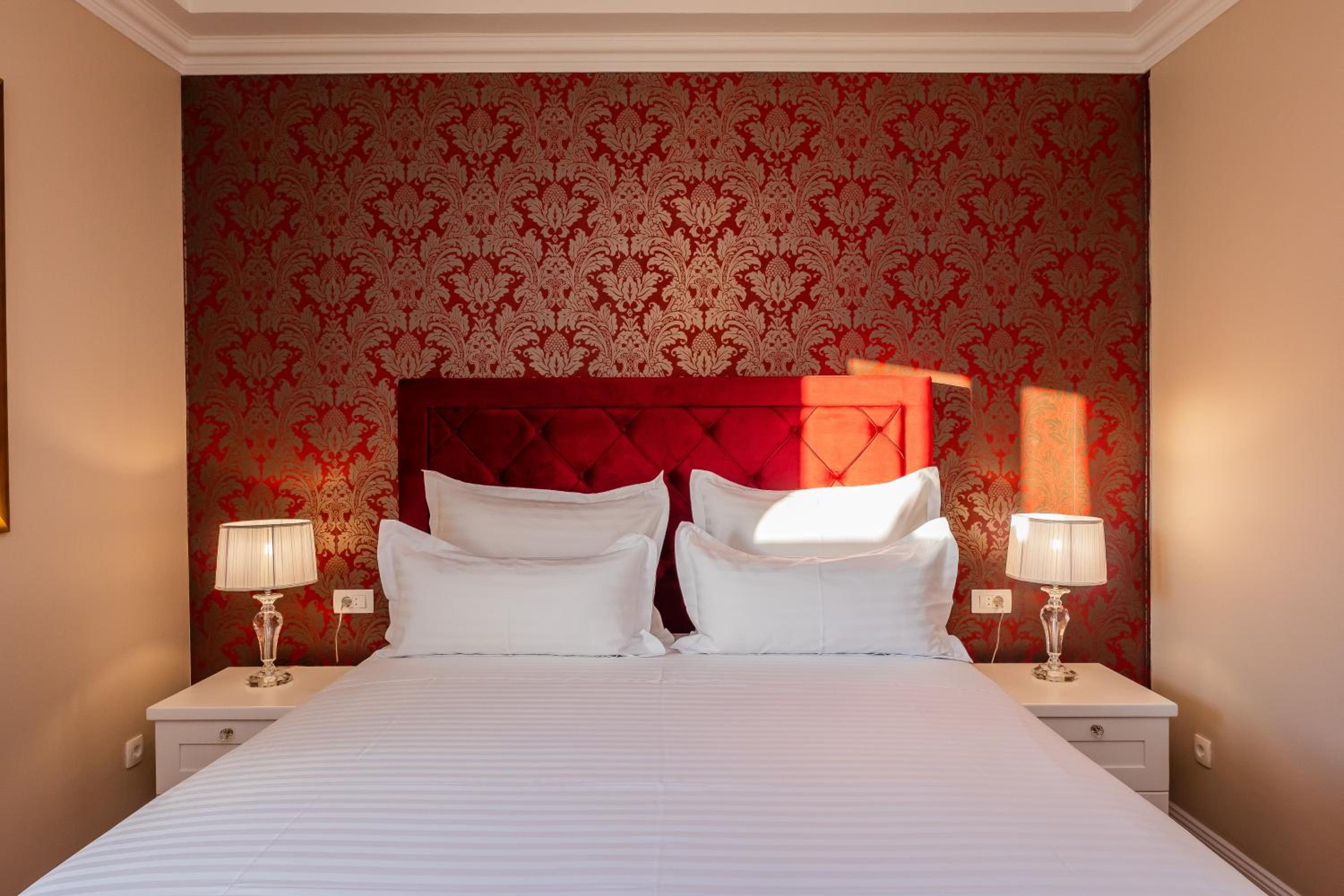 Deluxe Double Room with Balcony photo 3