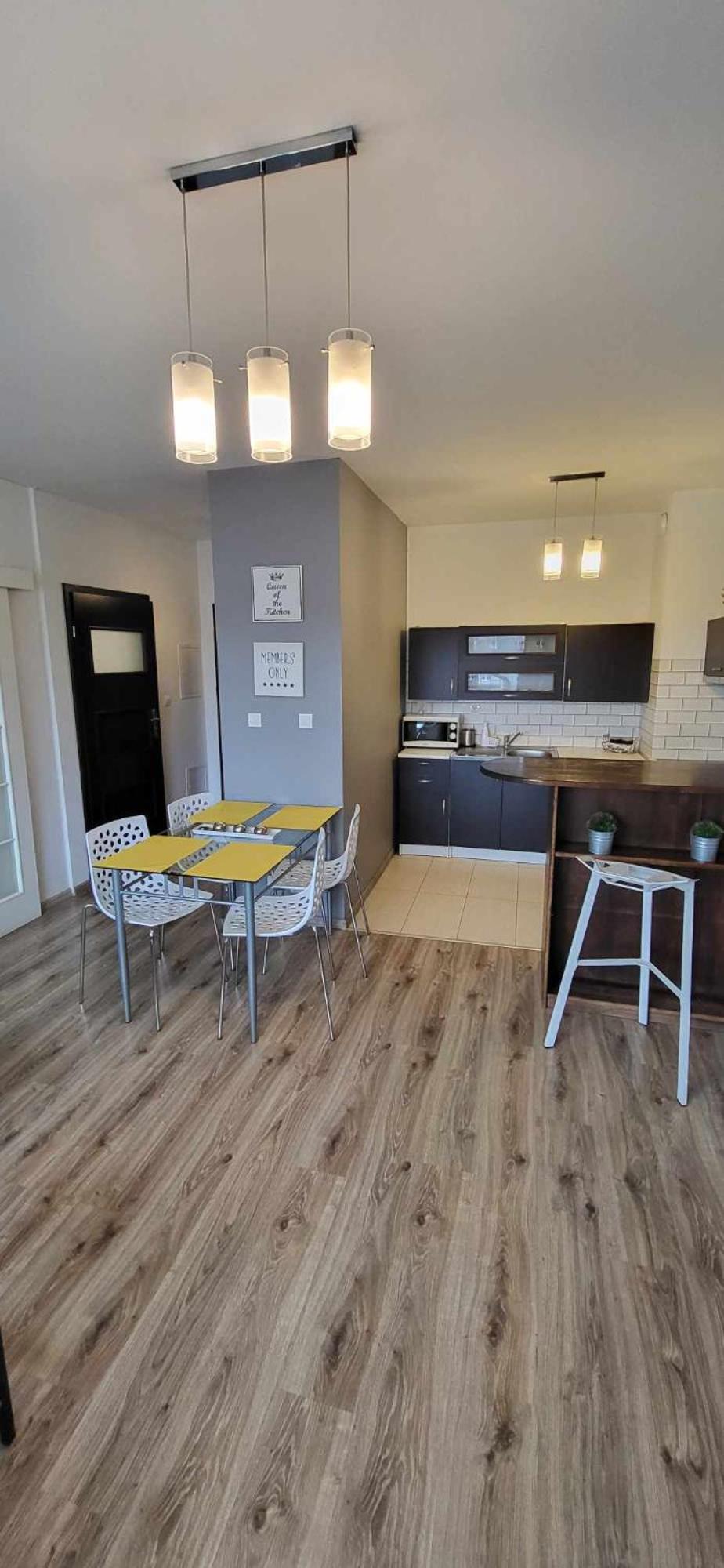 Apartment with Balcony - Photo 9