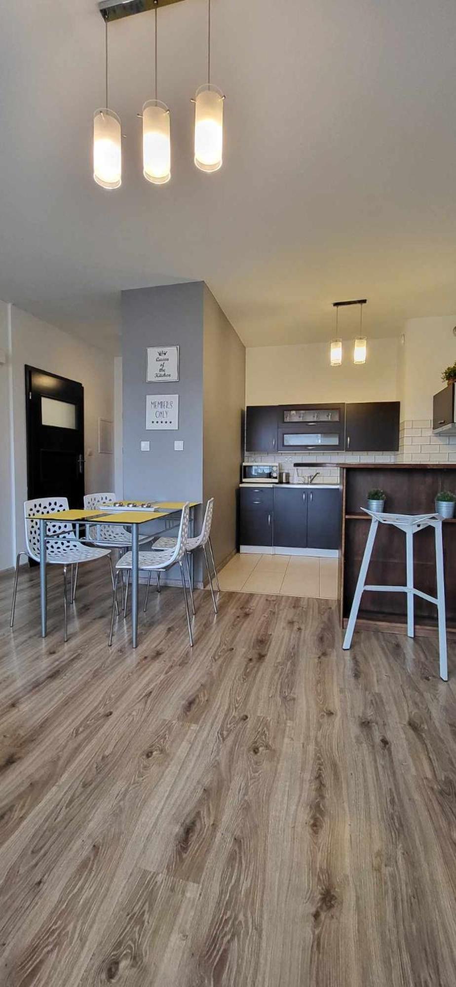 Apartment with Balcony - Photo 10