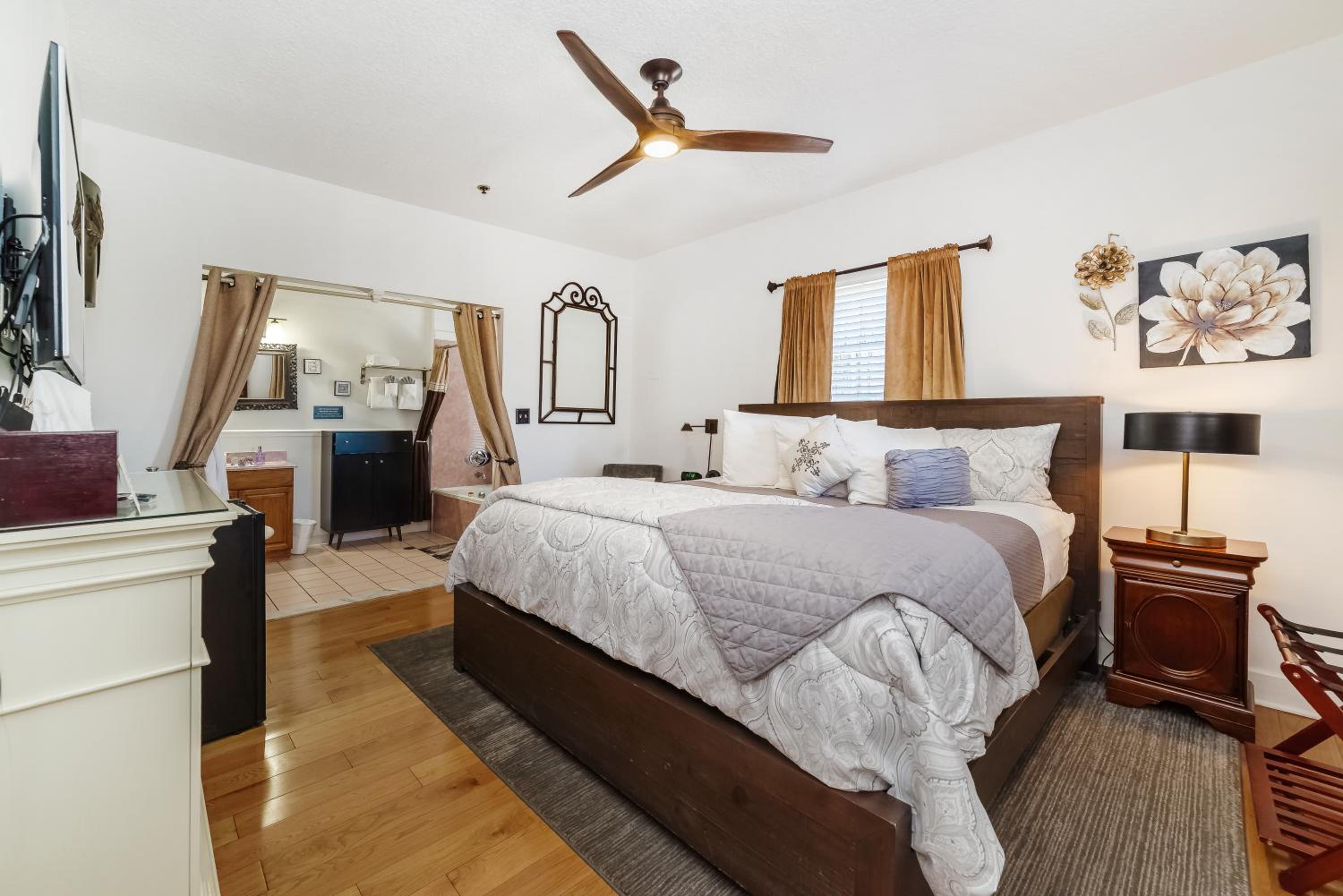 Deluxe King Room