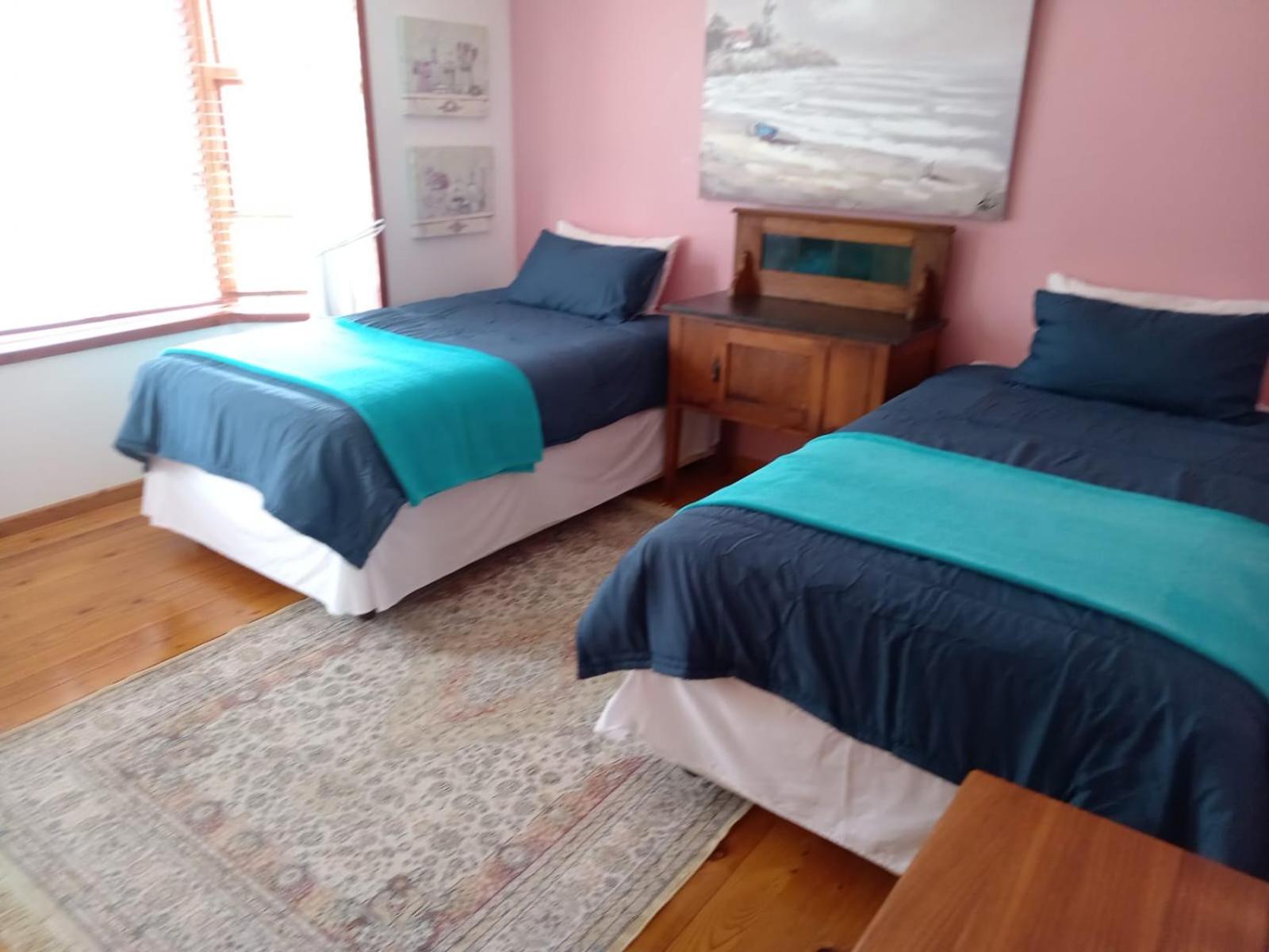 Five-Bedroom House photo 2