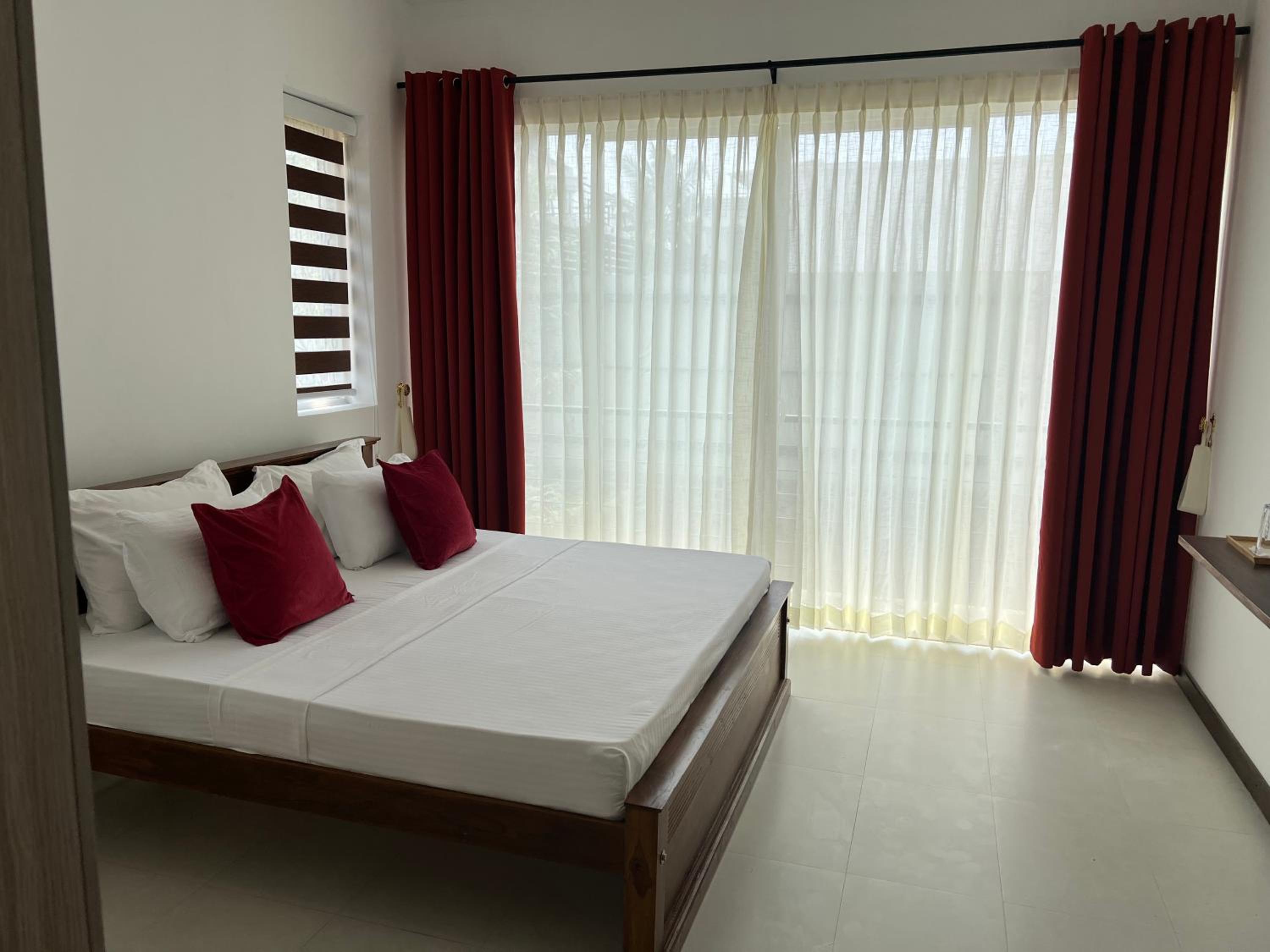 Deluxe Double Room with Balcony photo 1