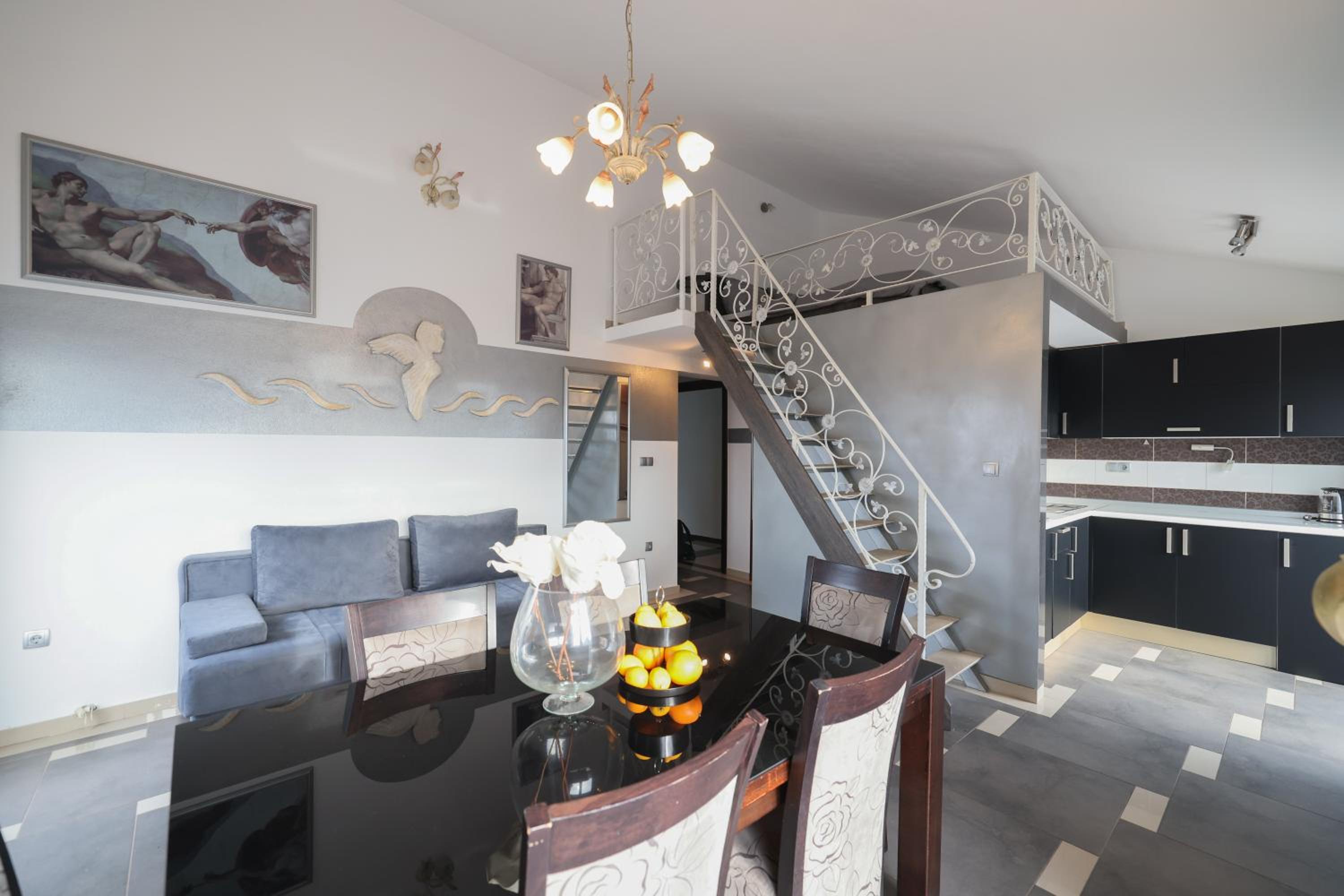 Deluxe Apartment photo 2