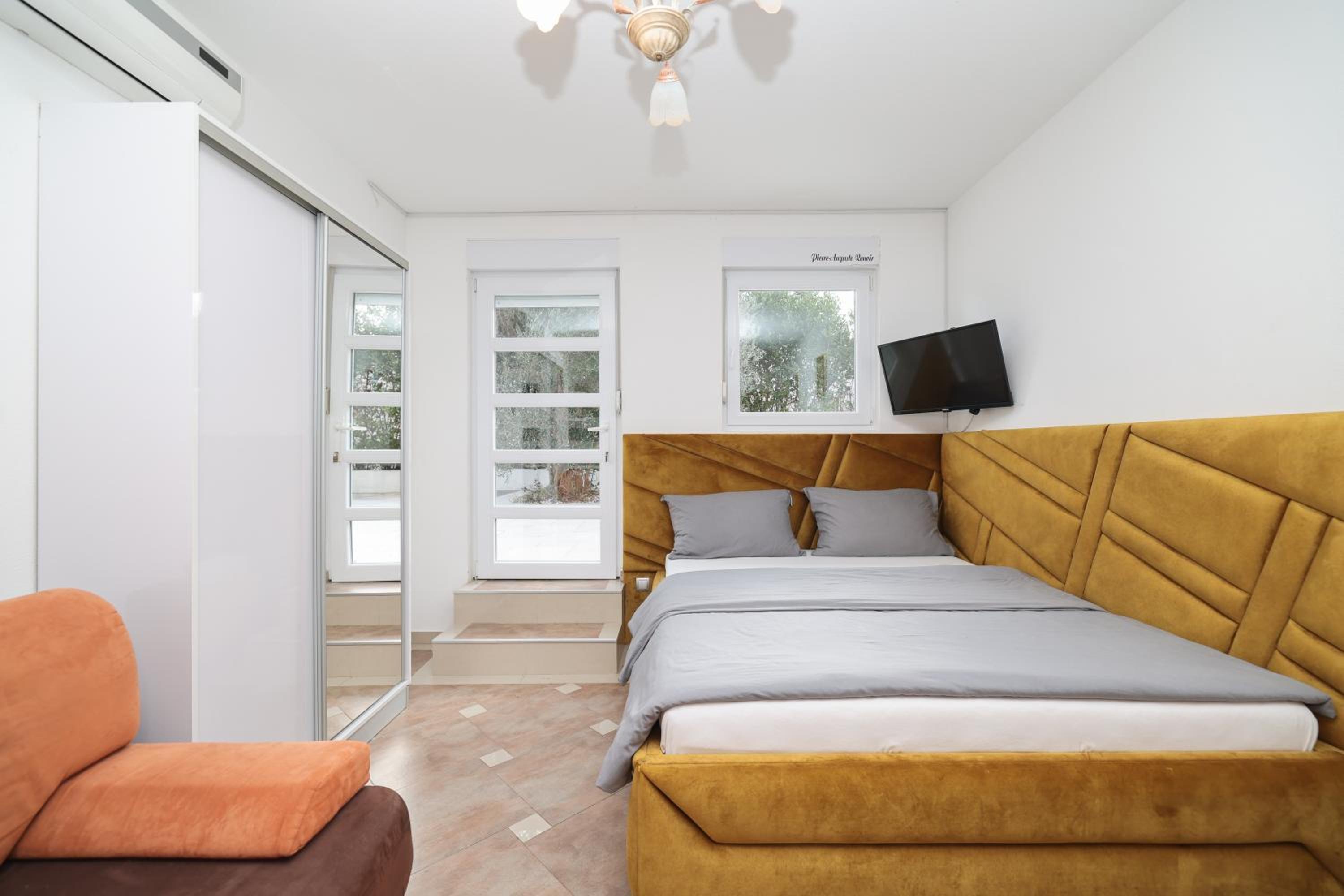 Studio Apartment photo 1