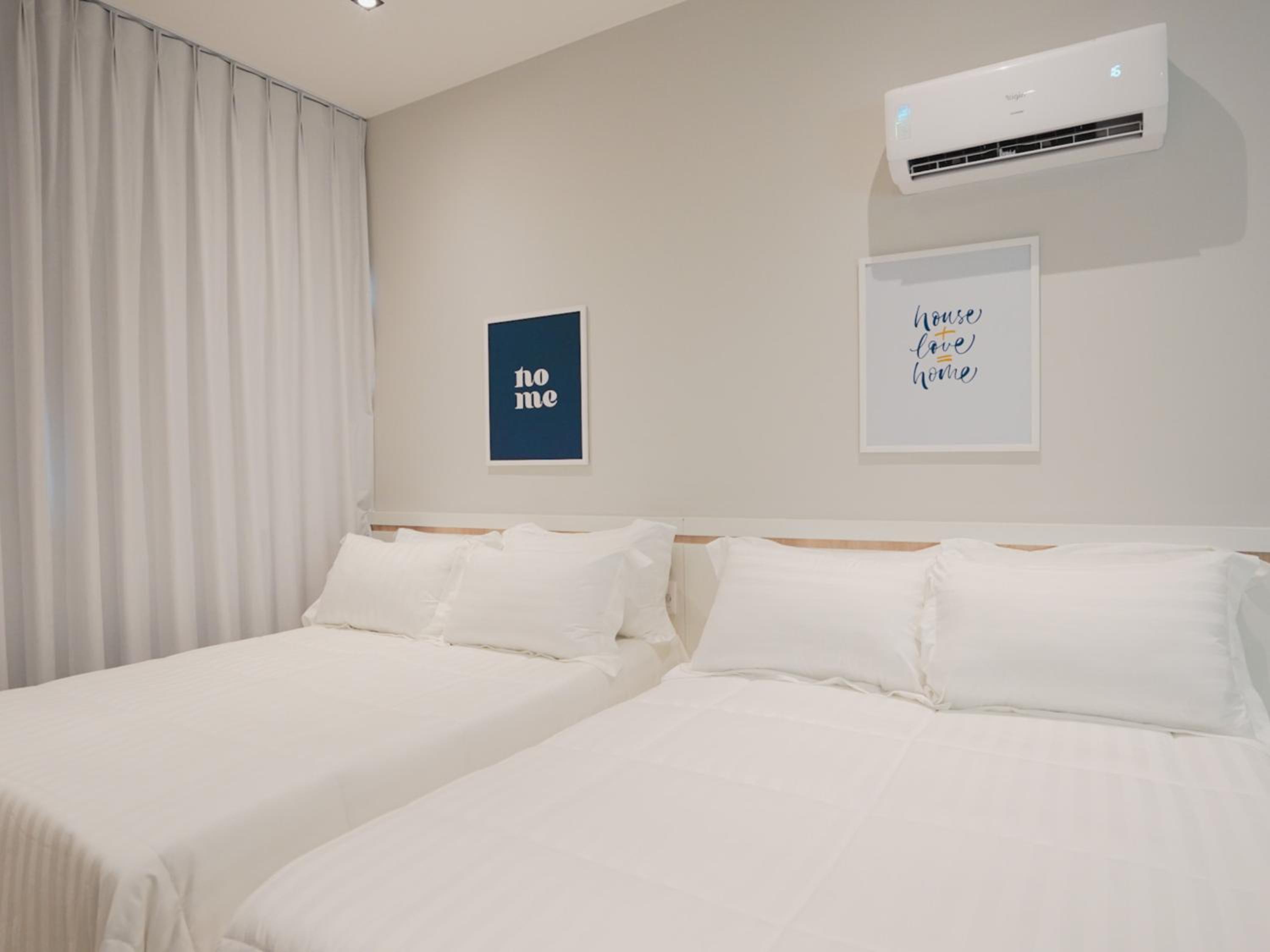 Deluxe Family Studio with 2 double Beds photo 1