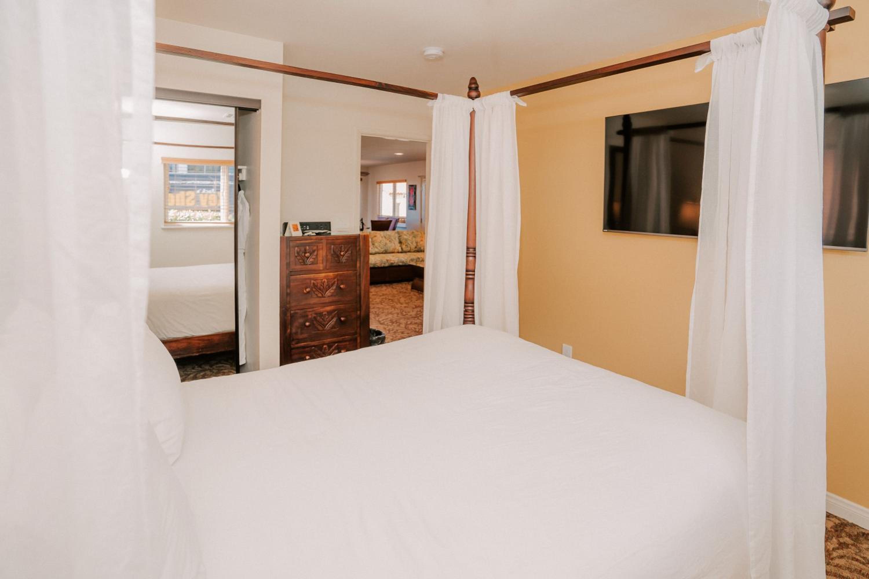 Superior Suite with Sea View - Photo 5
