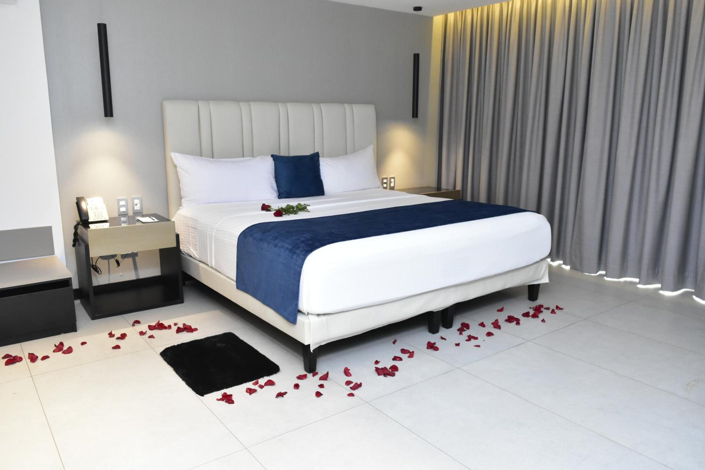 Deluxe Suite with Spa Bath photo 3