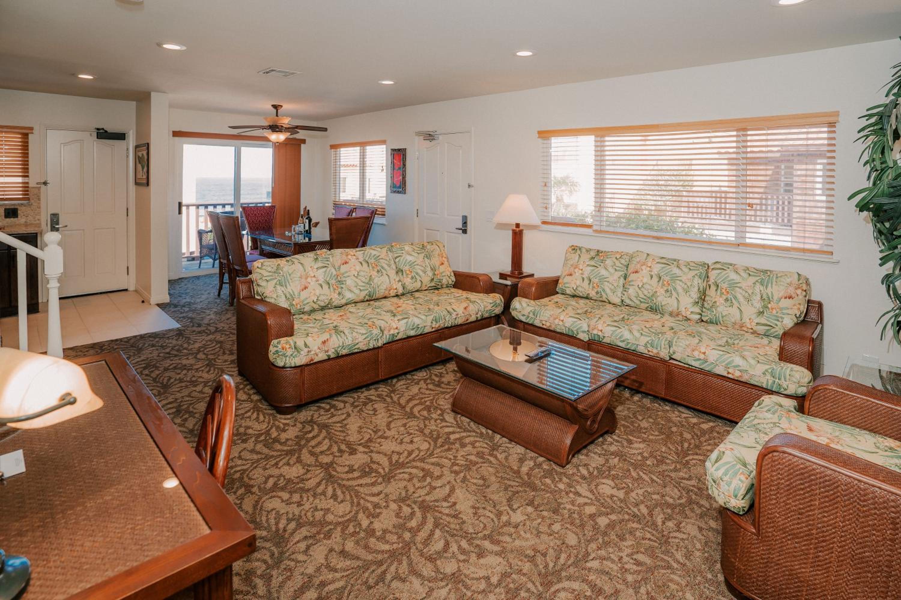 Superior Suite with Sea View - Photo 10
