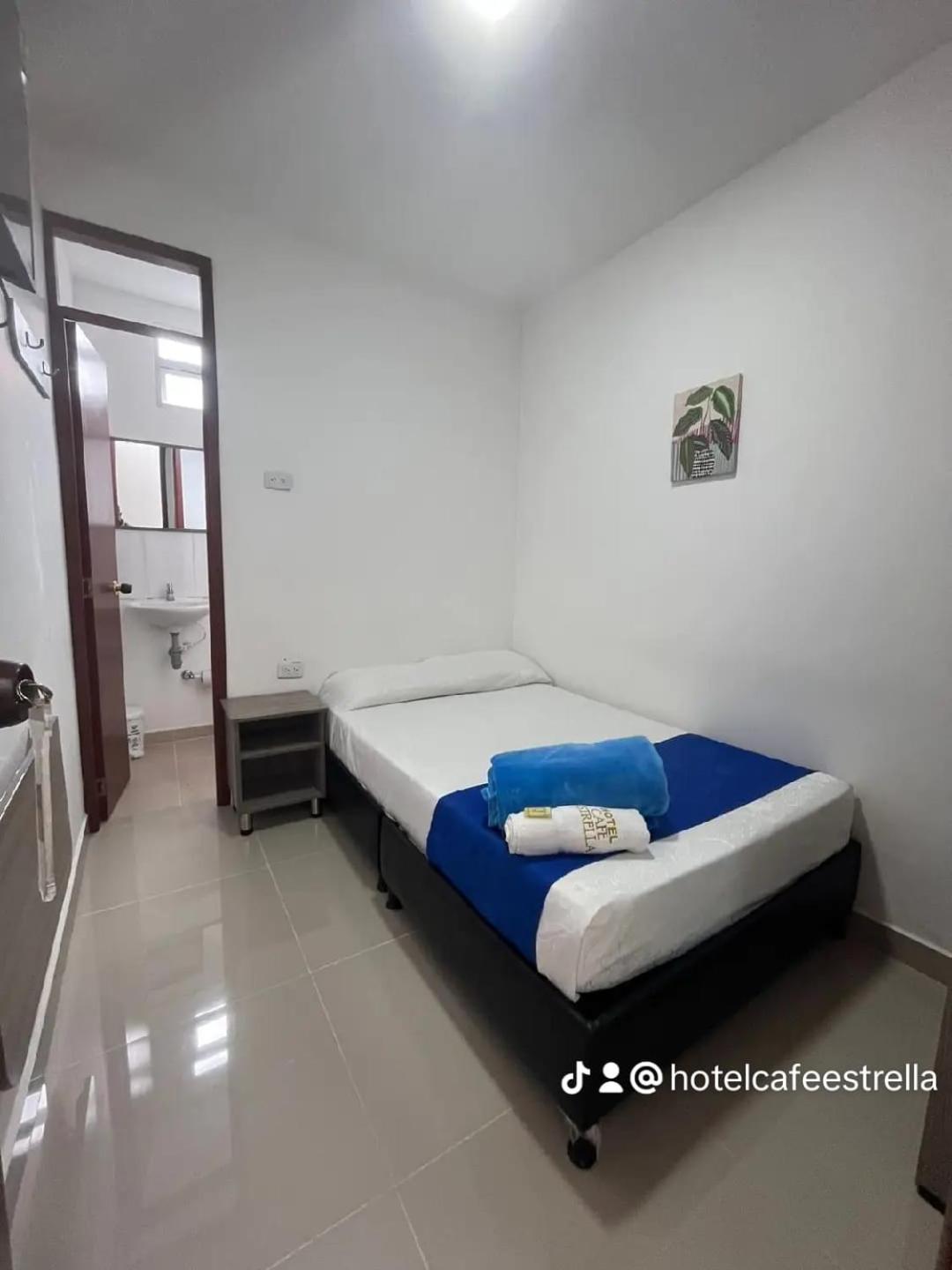 Single Room photo 2