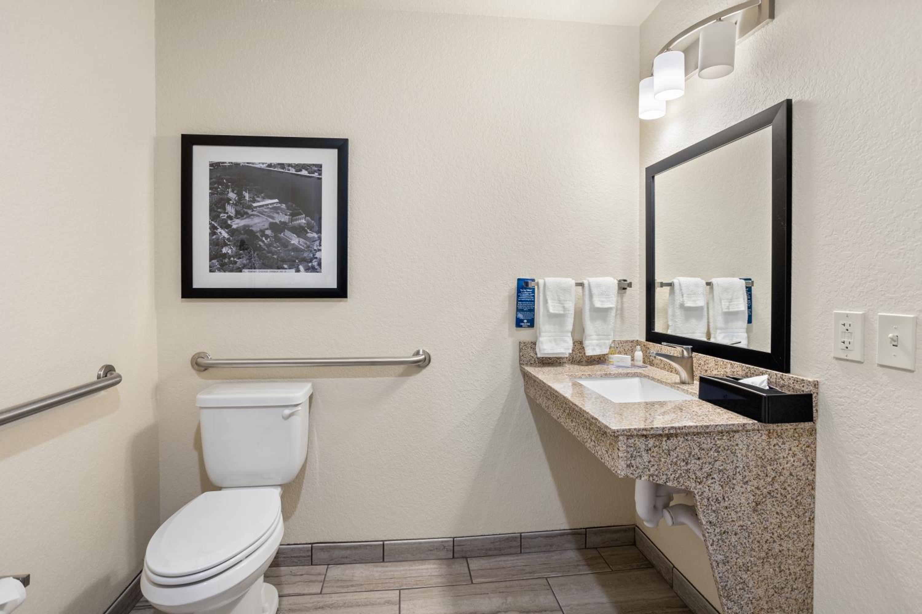 King Room - Disability Access - Photo 12