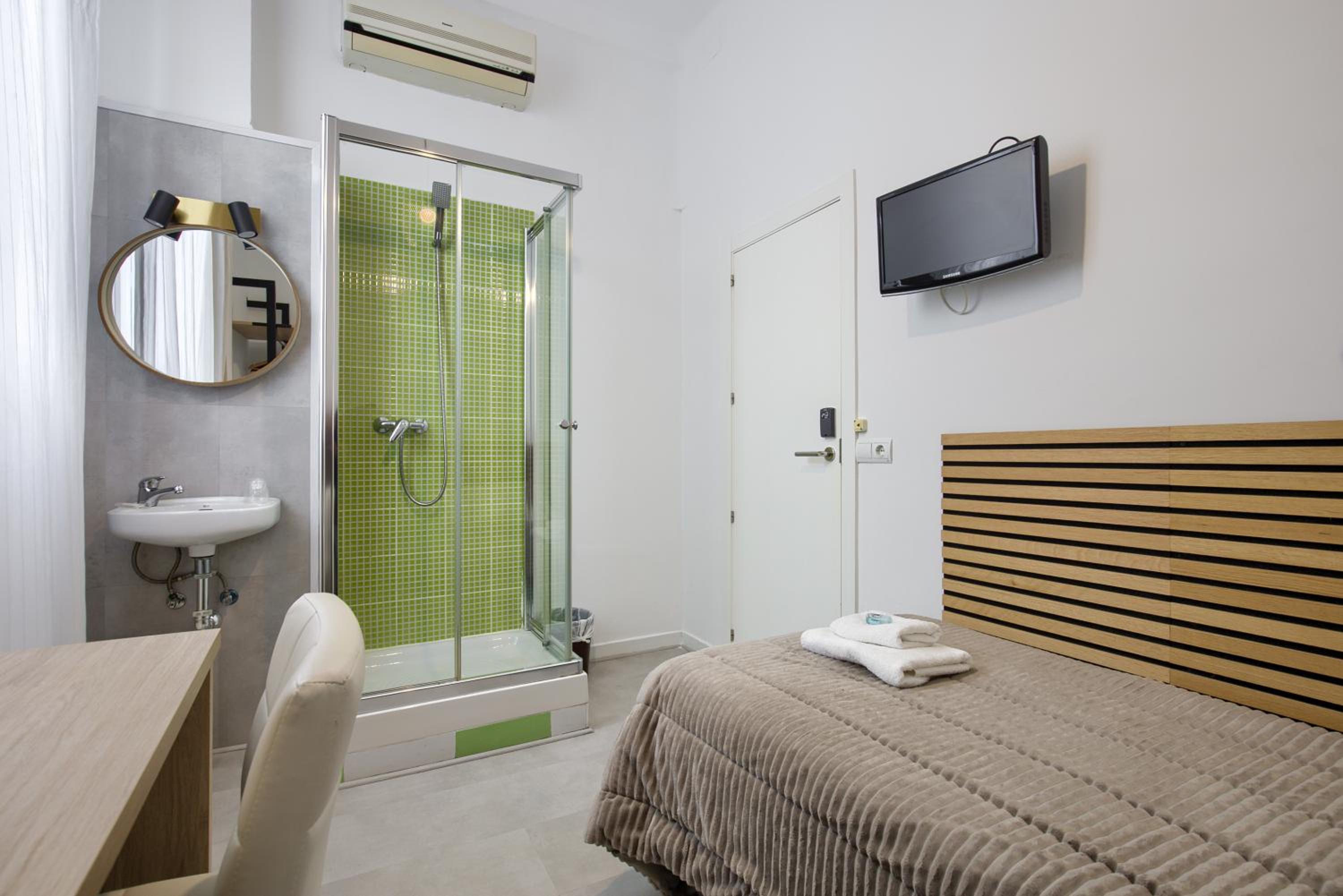 Single Room with Shared Toilet photo 3