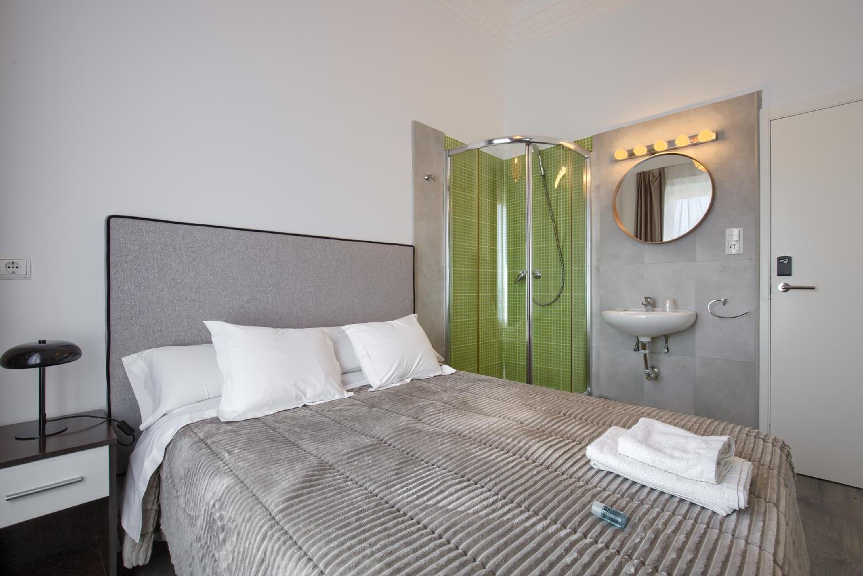 Single Room with Shared Toilet photo 2
