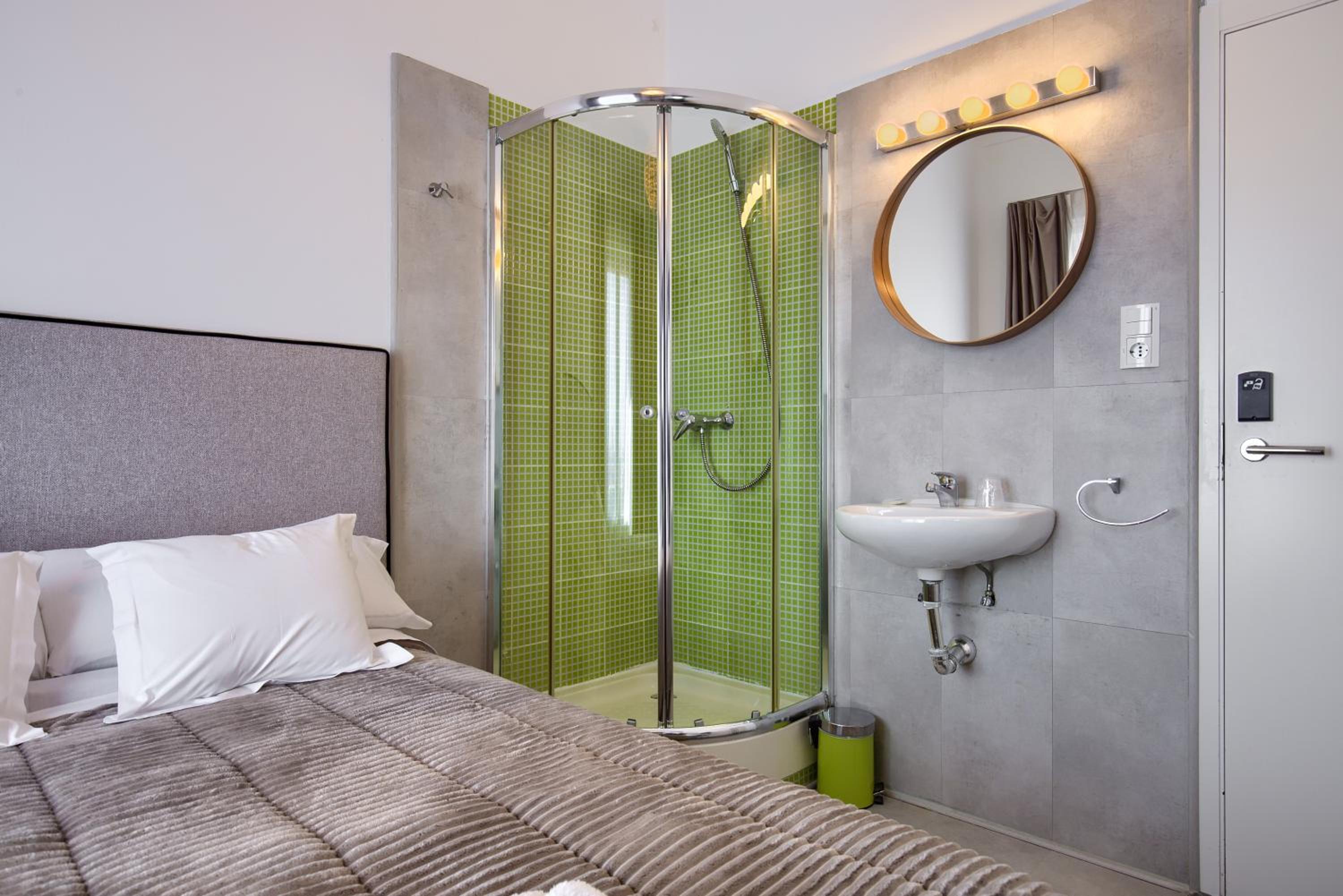 Single Room with Shared Toilet photo 3