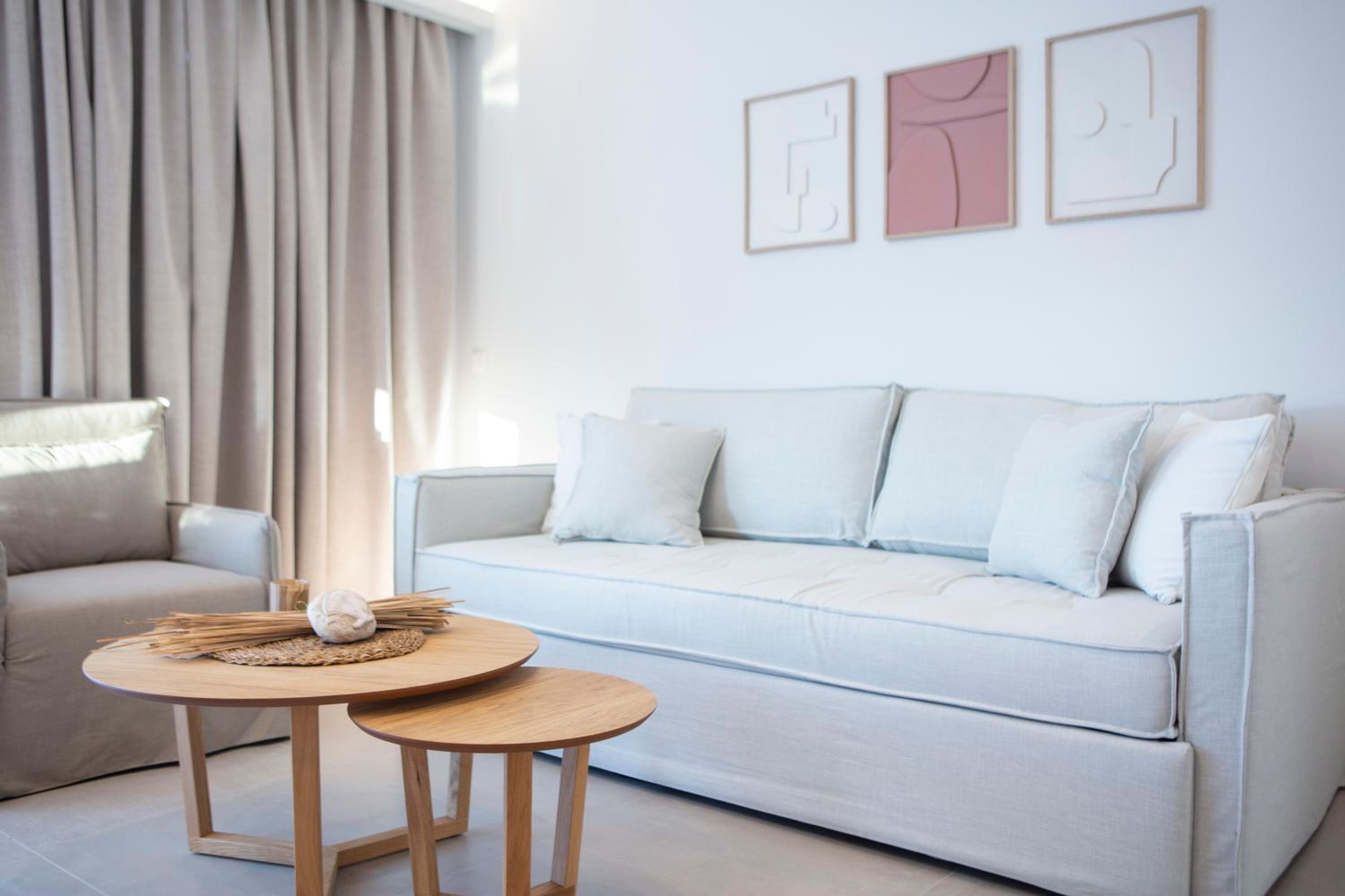 One-Bedroom Deluxe Apartment photo 3